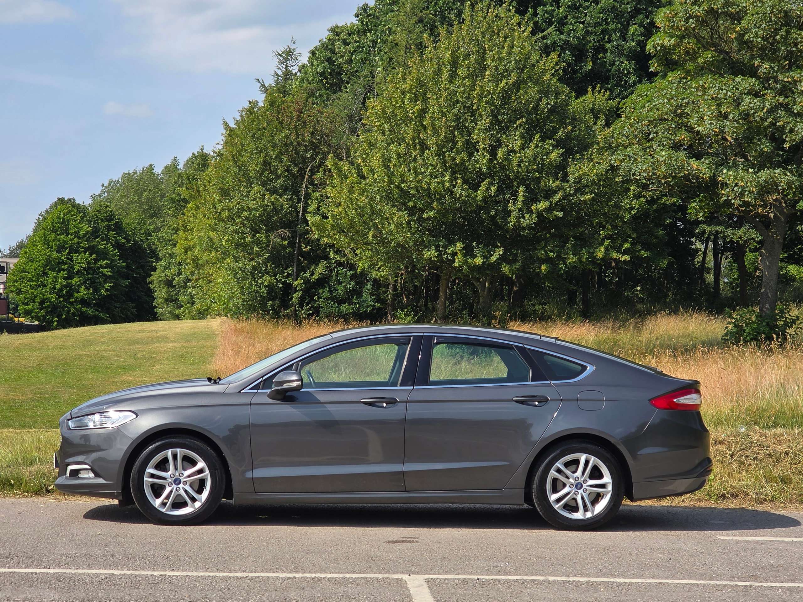 A 2016 FORD MONDEO 2.0 TDCi Zetec Hatchback 5dr Diesel Manual Euro 6 (s/s) (150 ps) A 2016 FORD MONDEO 2.0 TDCi Zetec Hatchback 5dr Diesel Manual Euro 6 (s/s) (150 ps)