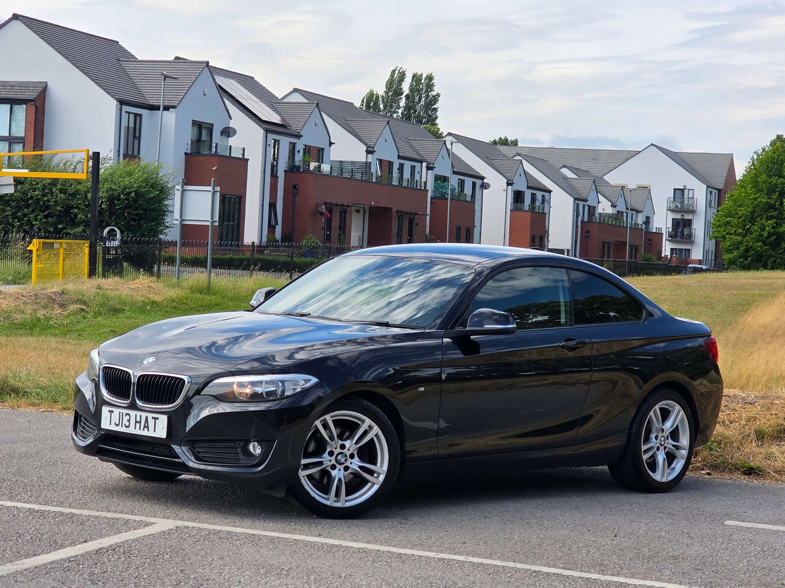 A 2014 BMW 2 SERIES 2.0 220d SE Coupe 2dr Diesel Manual Euro 6 (s/s) (184 ps) A 2014 BMW 2 SERIES 2.0 220d SE Coupe 2dr Diesel Manual Euro 6 (s/s) (184 ps)