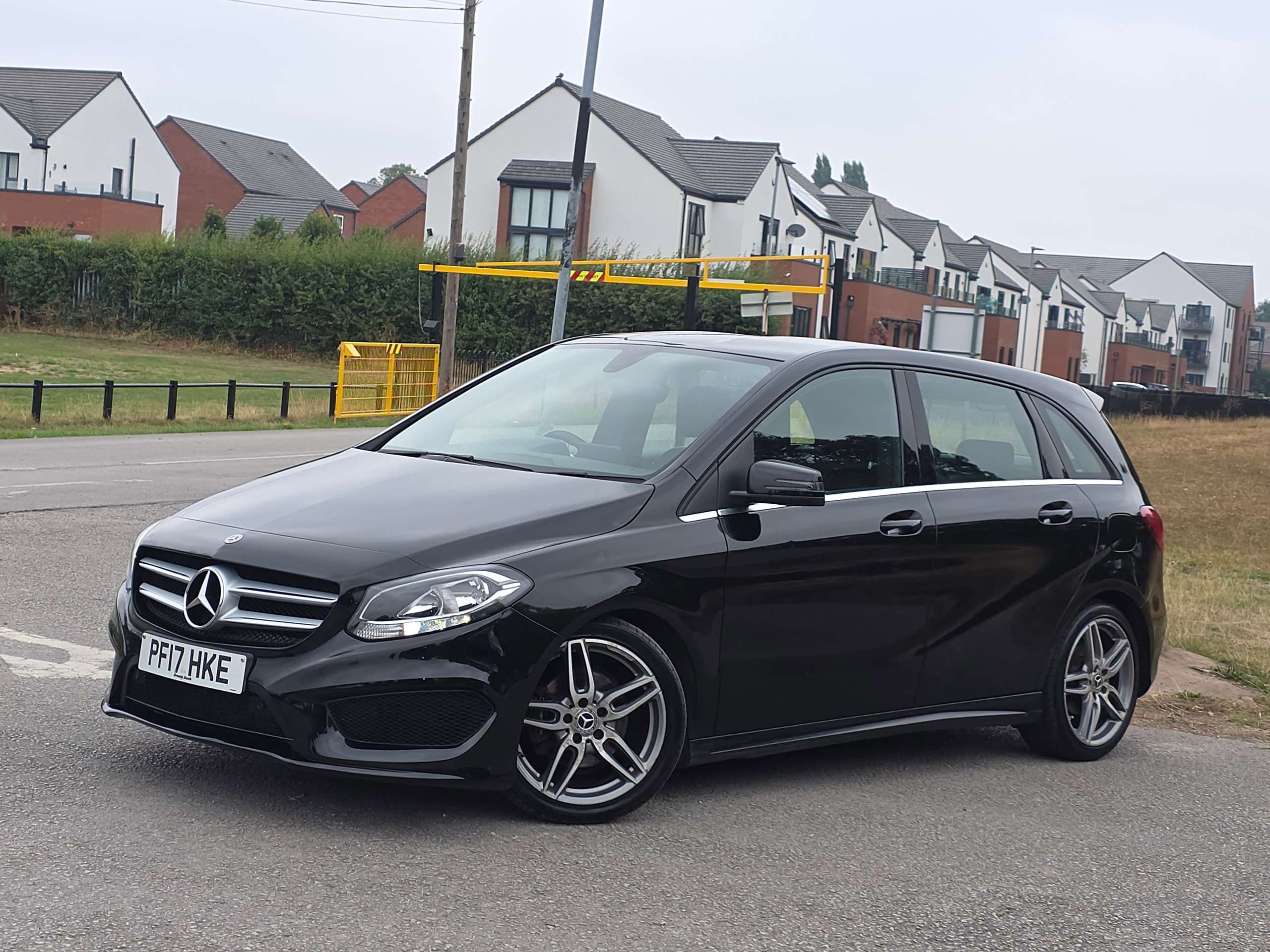 A 2017 MERCEDES-BENZ B CLASS 1.5 B180d AMG Line MPV 5dr Diesel 7G-DCT Euro 6 (s/s) (109 ps) A 2017 MERCEDES-BENZ B CLASS 1.5 B180d AMG Line MPV 5dr Diesel 7G-DCT Euro 6 (s/s) (109 ps)