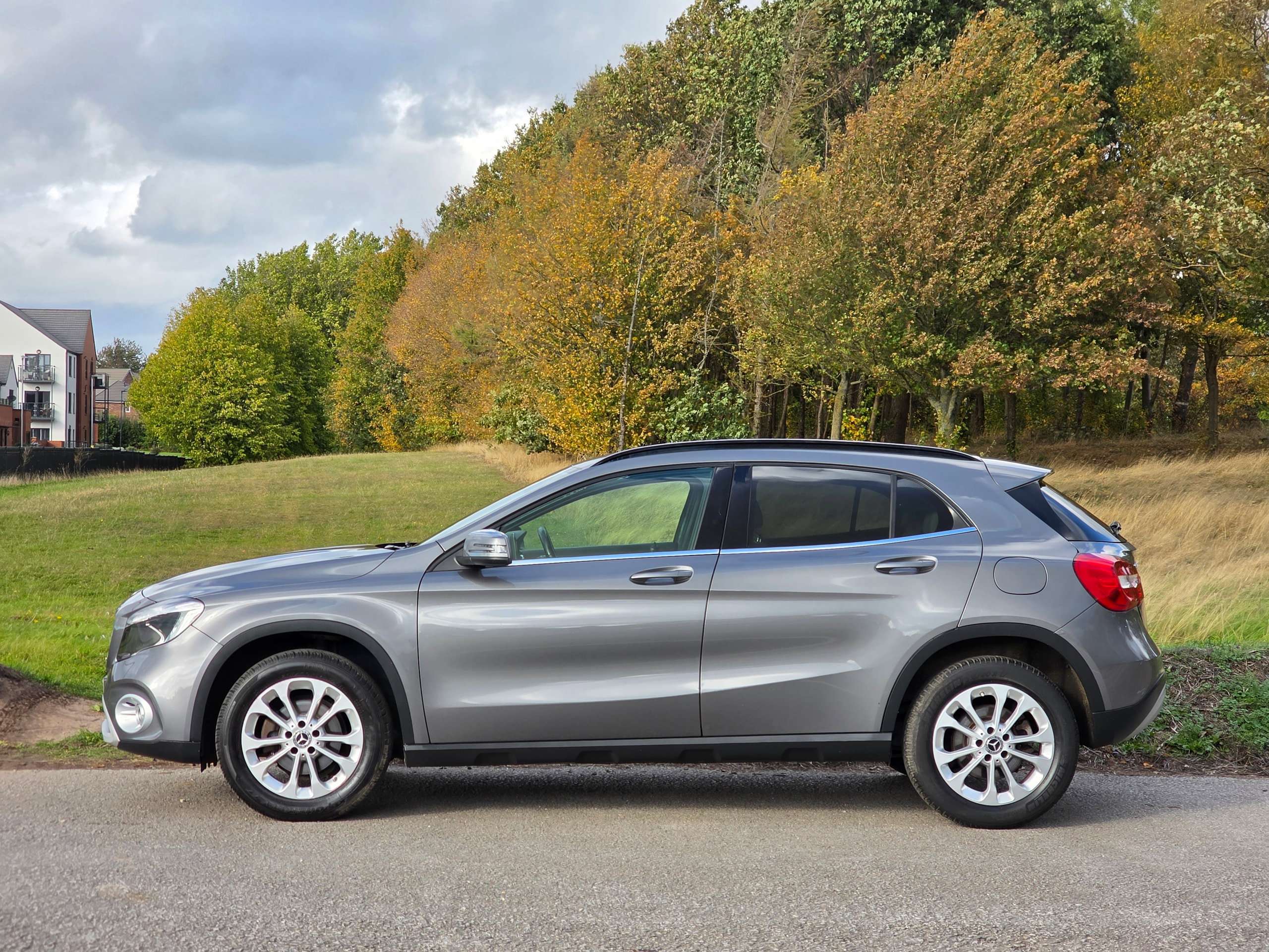 A 2017 MERCEDES-BENZ GLA 1.6 GLA200 SE SUV 5dr Petrol 7G-DCT Euro 6 (s/s) (156 ps) A 2017 MERCEDES-BENZ GLA 1.6 GLA200 SE SUV 5dr Petrol 7G-DCT Euro 6 (s/s) (156 ps)