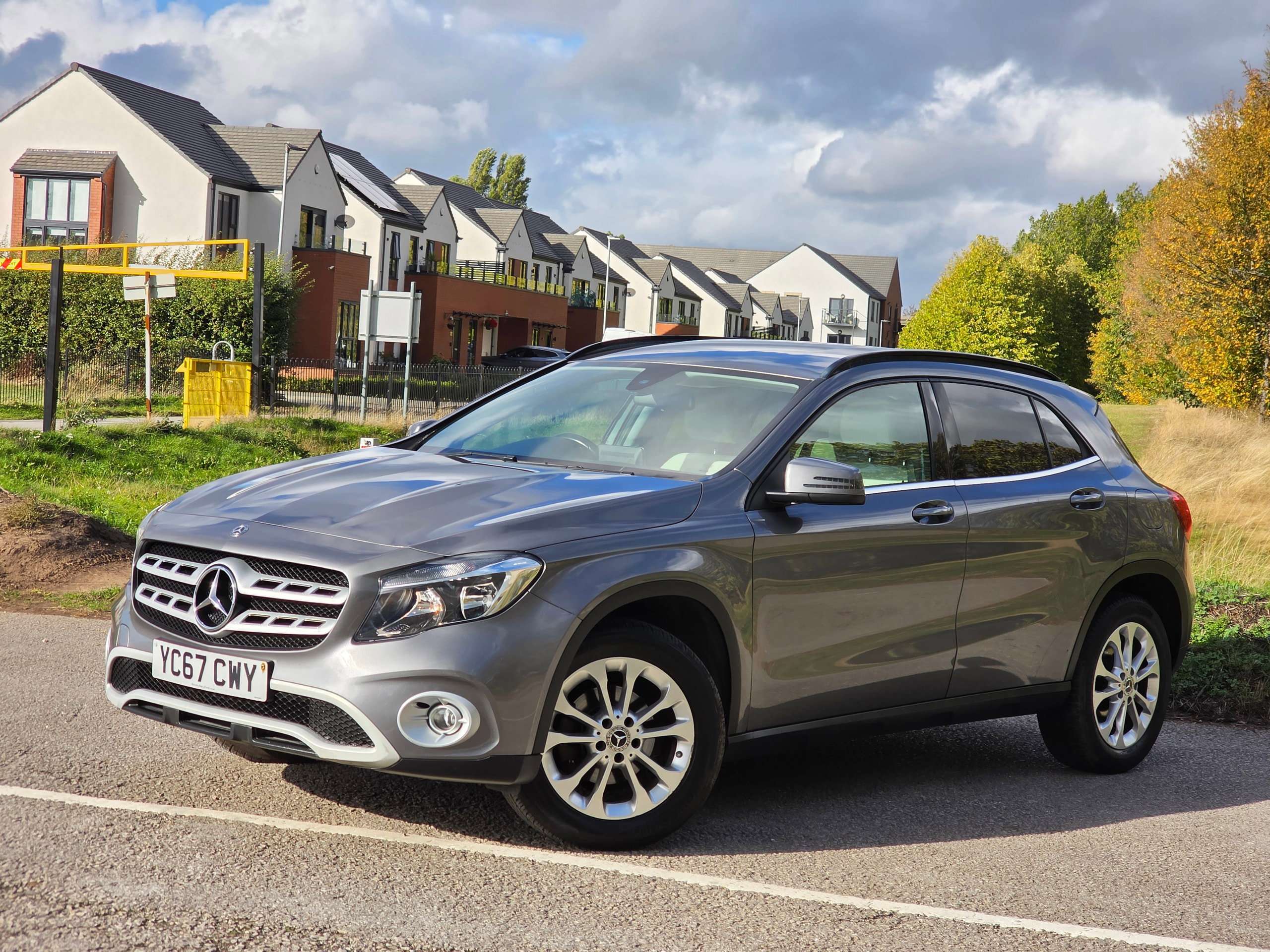 A 2017 MERCEDES-BENZ GLA 1.6 GLA200 SE SUV 5dr Petrol 7G-DCT Euro 6 (s/s) (156 ps) A 2017 MERCEDES-BENZ GLA 1.6 GLA200 SE SUV 5dr Petrol 7G-DCT Euro 6 (s/s) (156 ps)