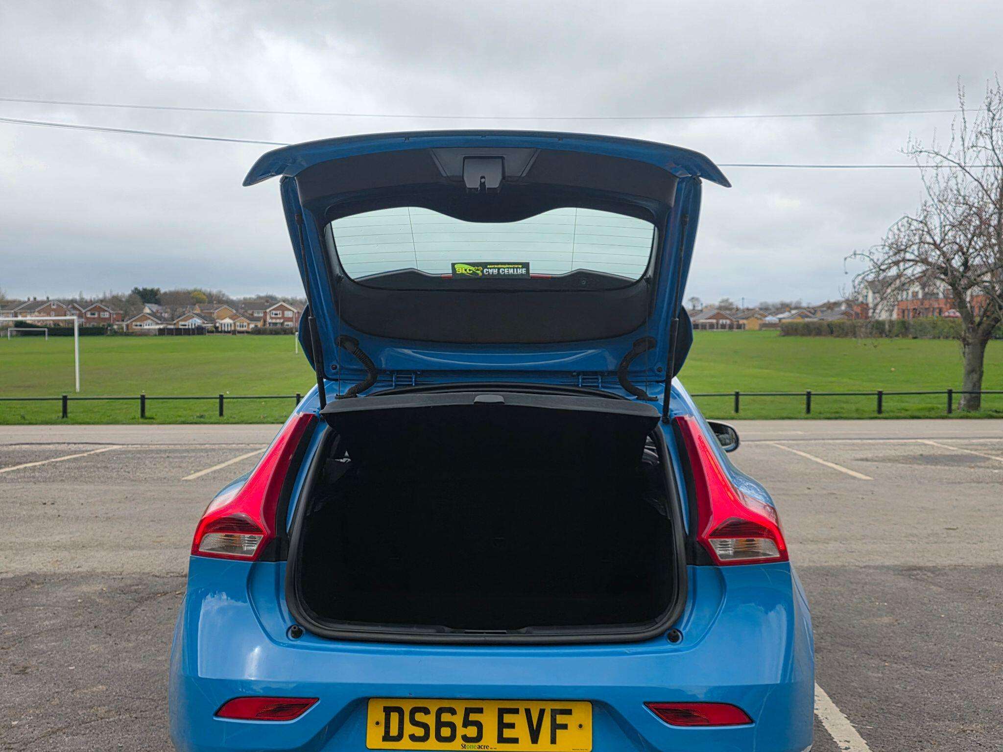 2015 VOLVO V40 2015 VOLVO V40