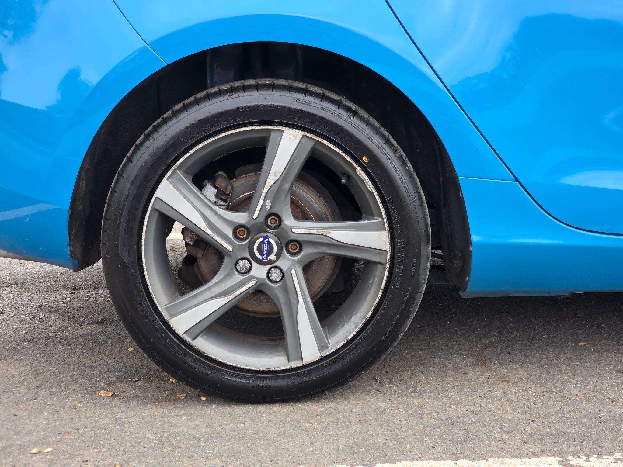 2015 VOLVO V40 2015 VOLVO V40