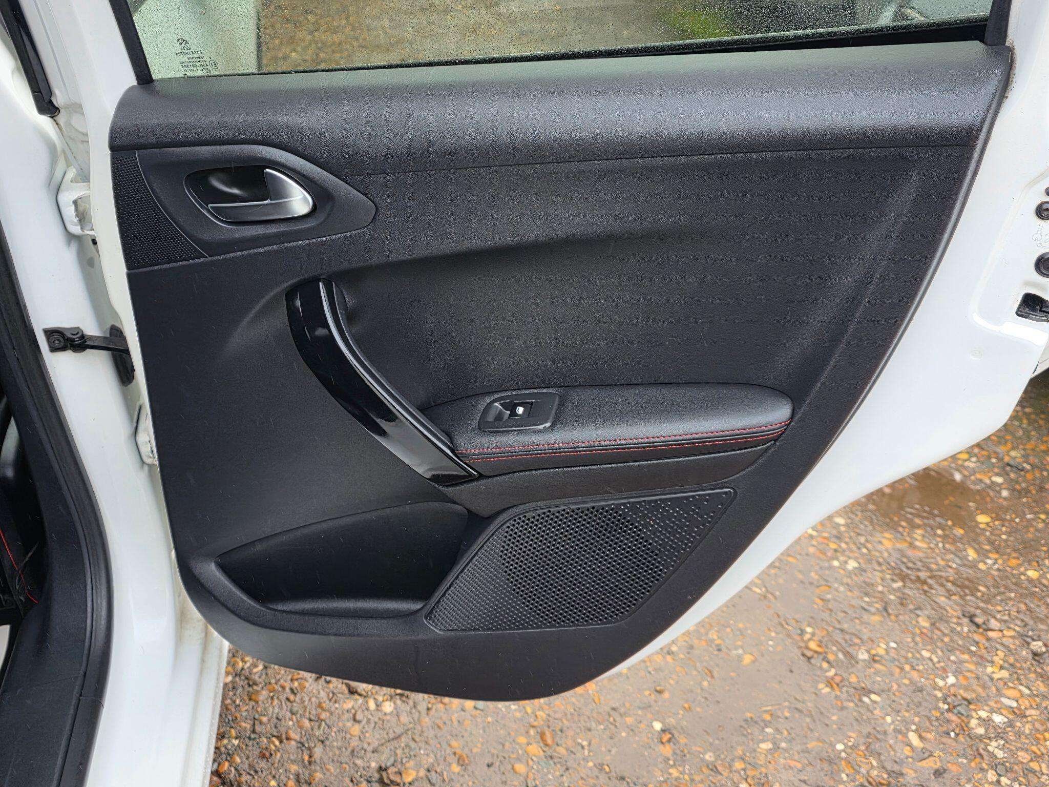 2016 PEUGEOT 208 2016 PEUGEOT 208