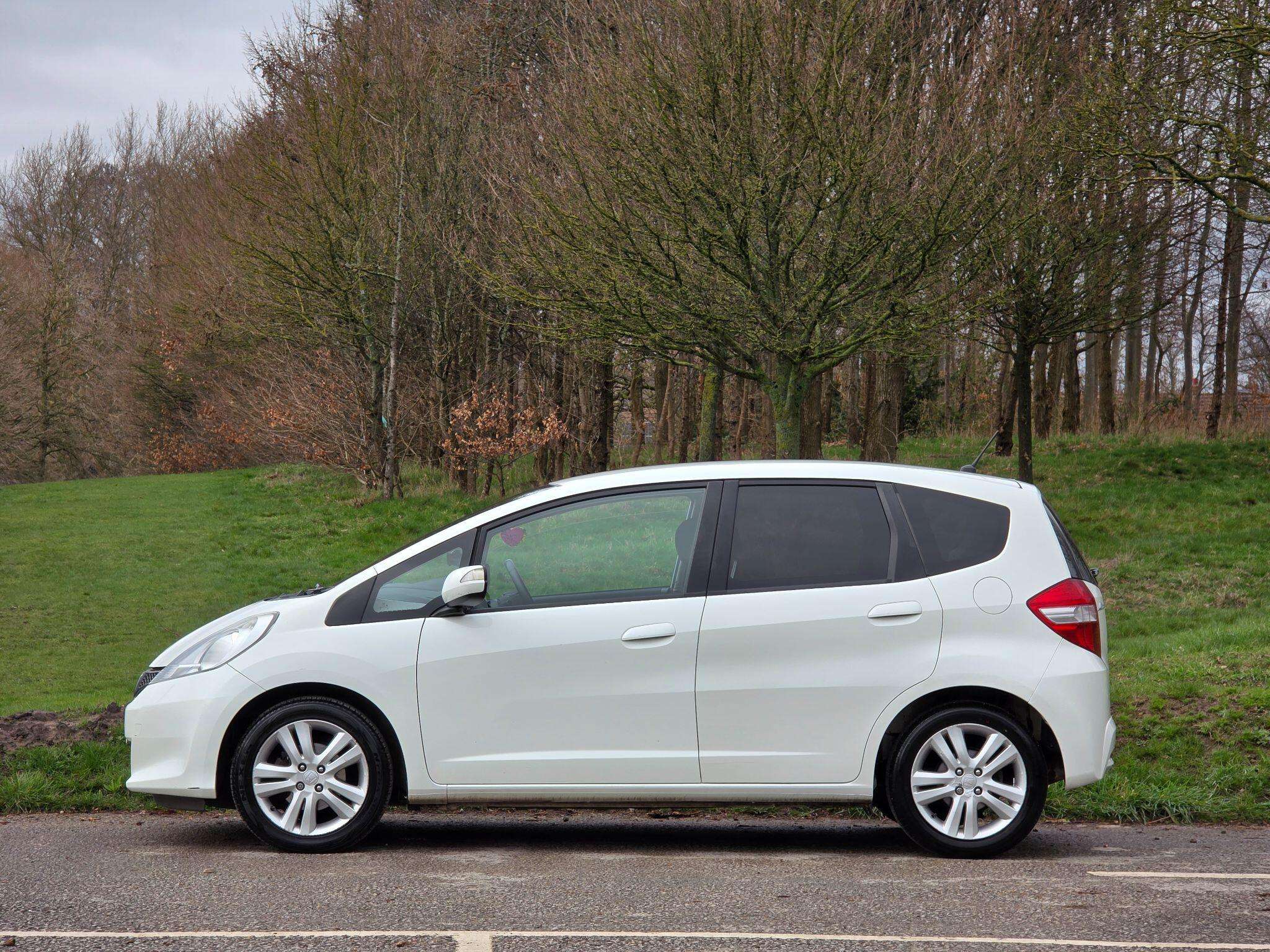 A 2013 HONDA JAZZ 1.4 i-VTEC ES Plus Euro 5 5dr A 2013 HONDA JAZZ 1.4 i-VTEC ES Plus Euro 5 5dr