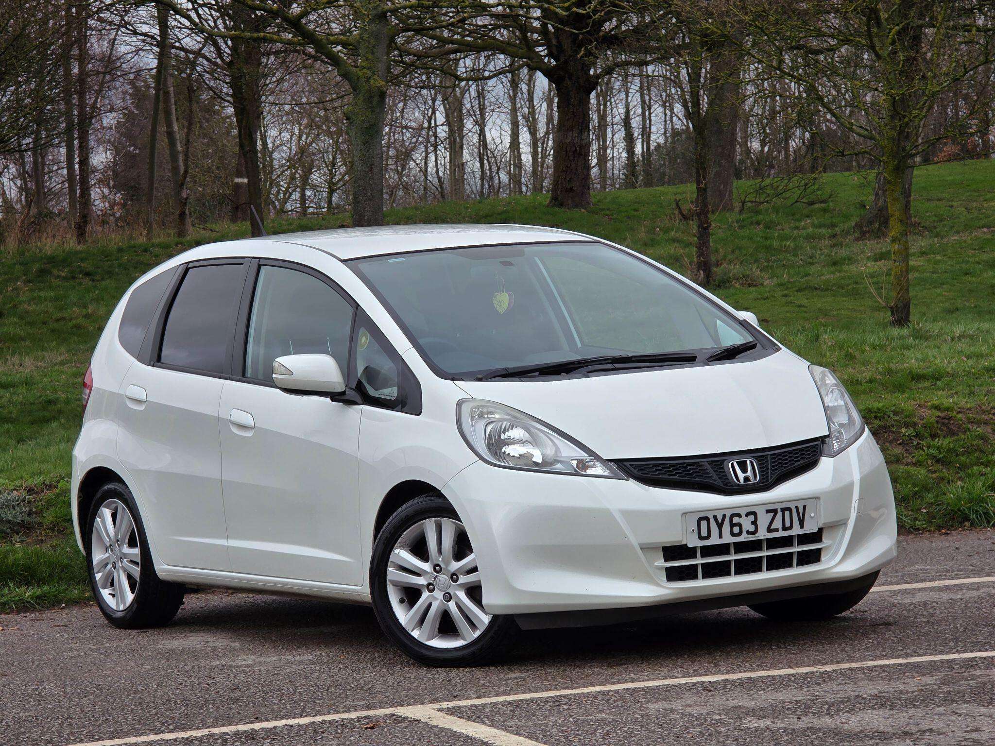 A 2013 HONDA JAZZ 1.4 i-VTEC ES Plus Euro 5 5dr A 2013 HONDA JAZZ 1.4 i-VTEC ES Plus Euro 5 5dr