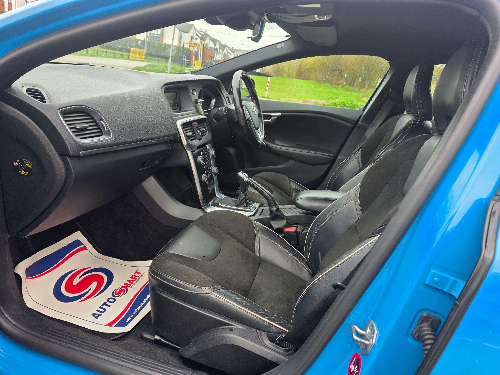 2015 VOLVO V40 2015 VOLVO V40