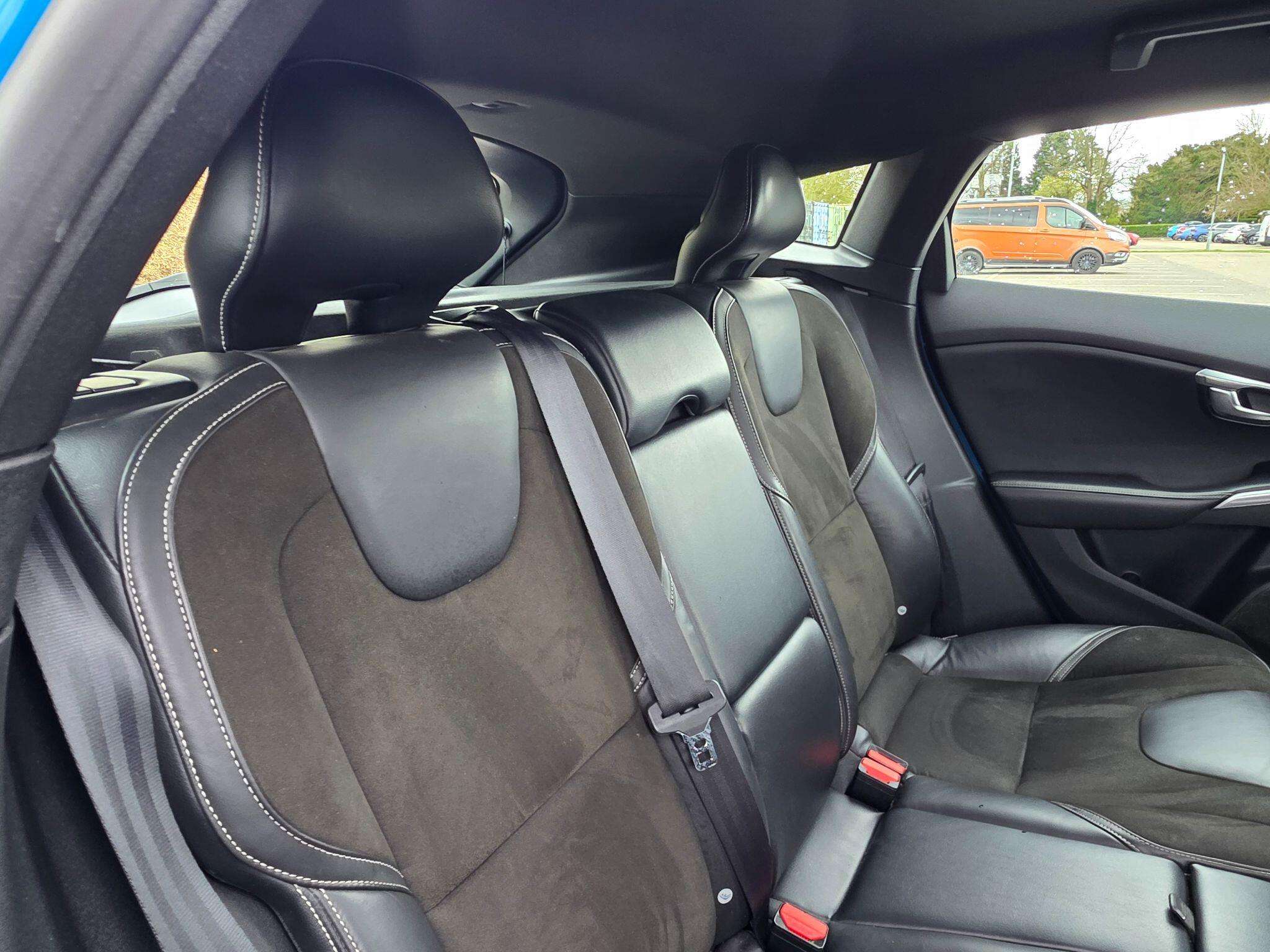 2015 VOLVO V40 2015 VOLVO V40