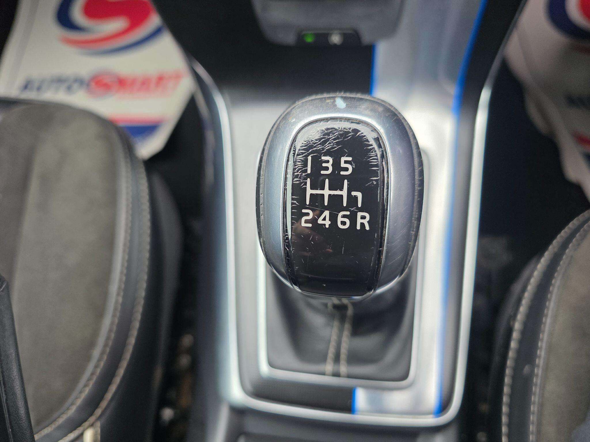 2015 VOLVO V40 2015 VOLVO V40