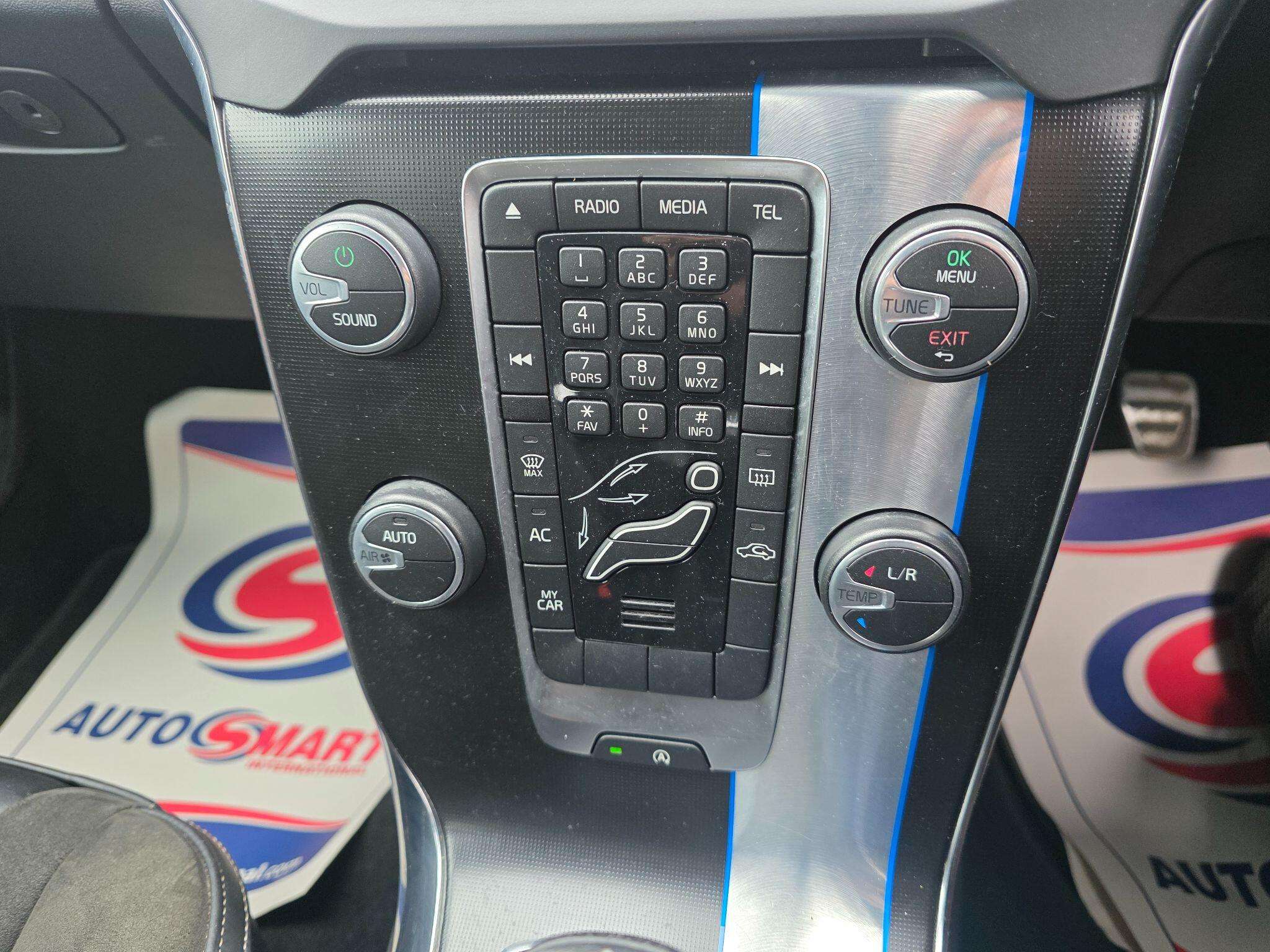 2015 VOLVO V40 2015 VOLVO V40