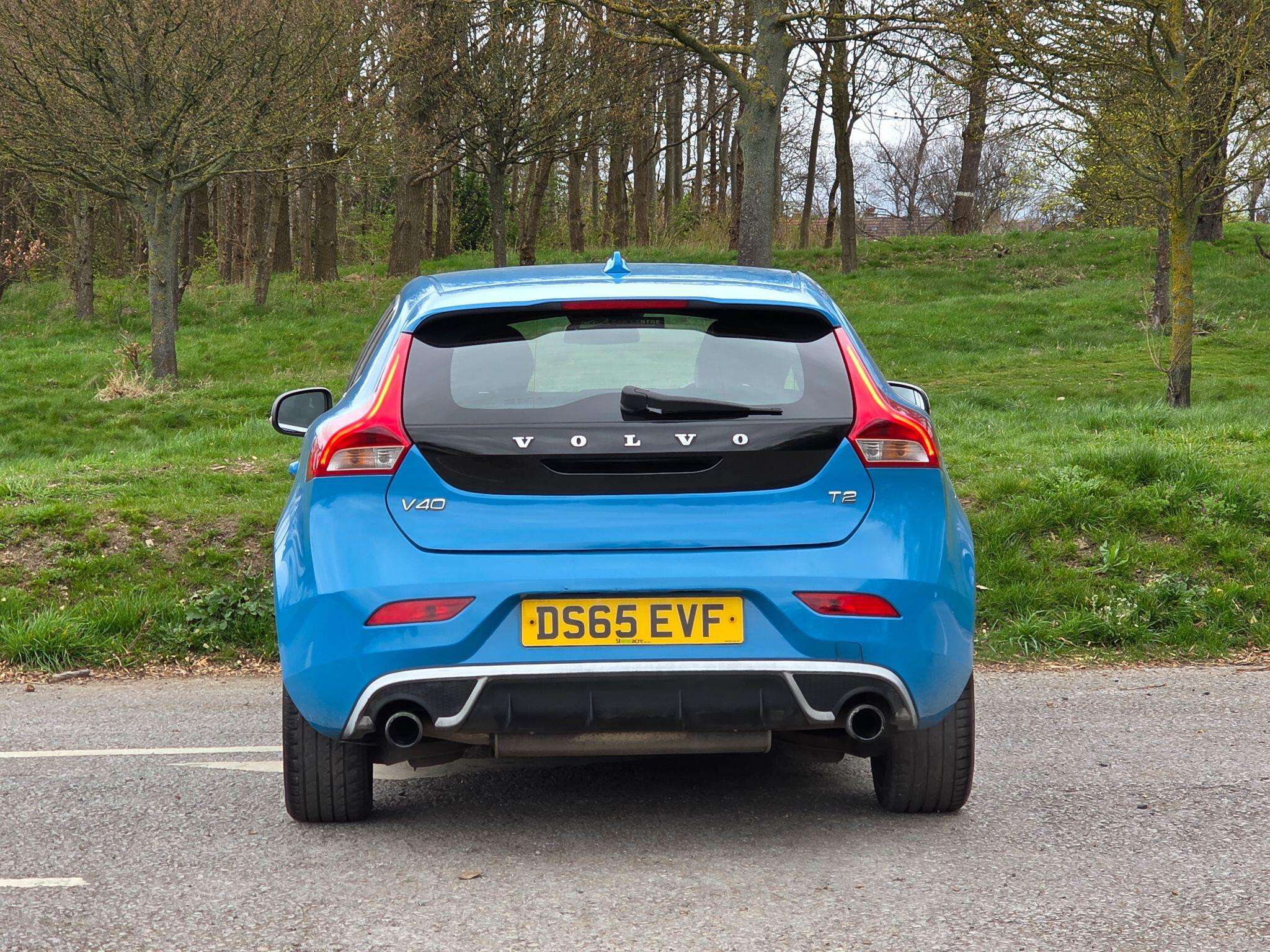 2015 VOLVO V40 2015 VOLVO V40