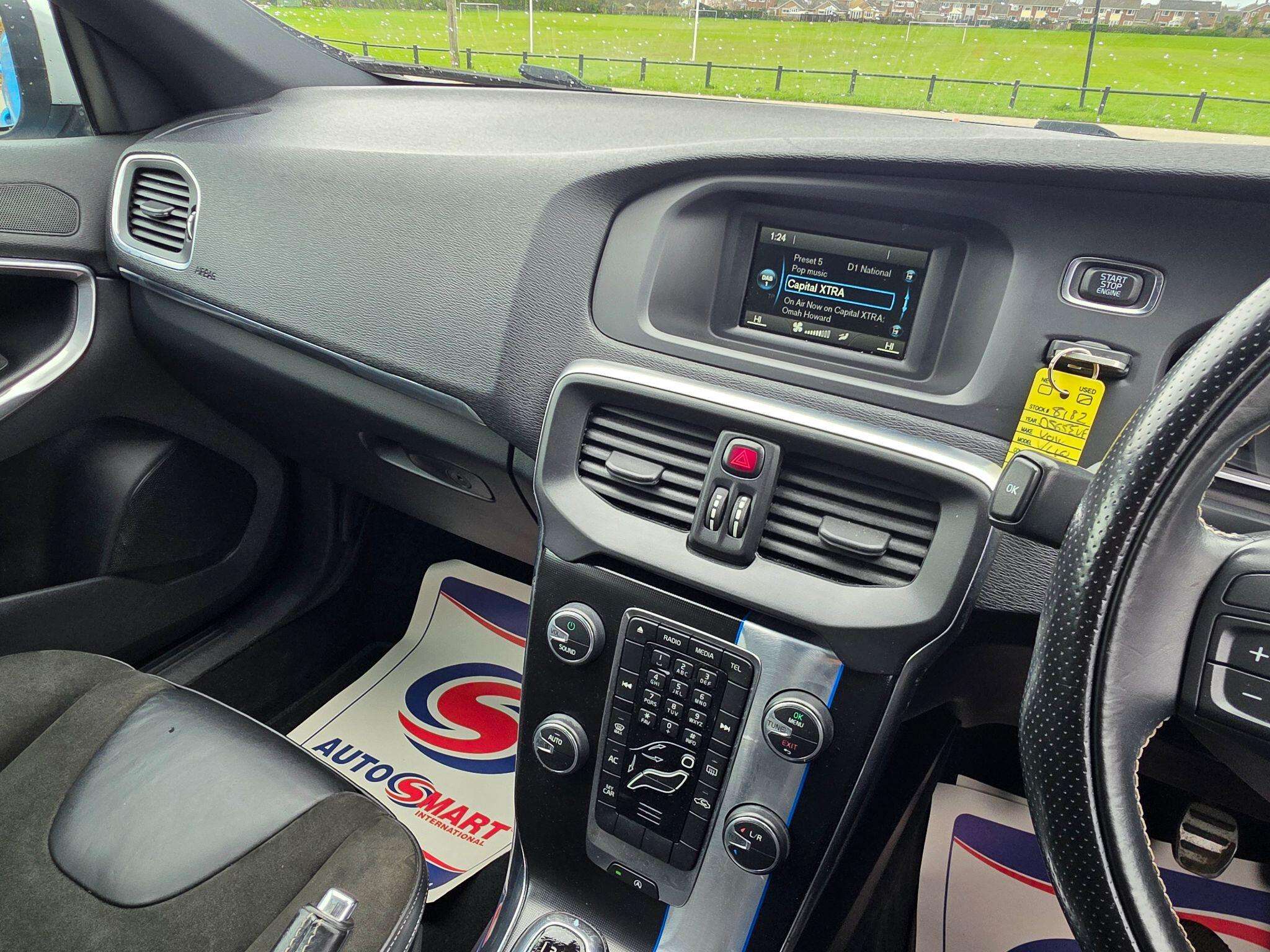 2015 VOLVO V40 2015 VOLVO V40