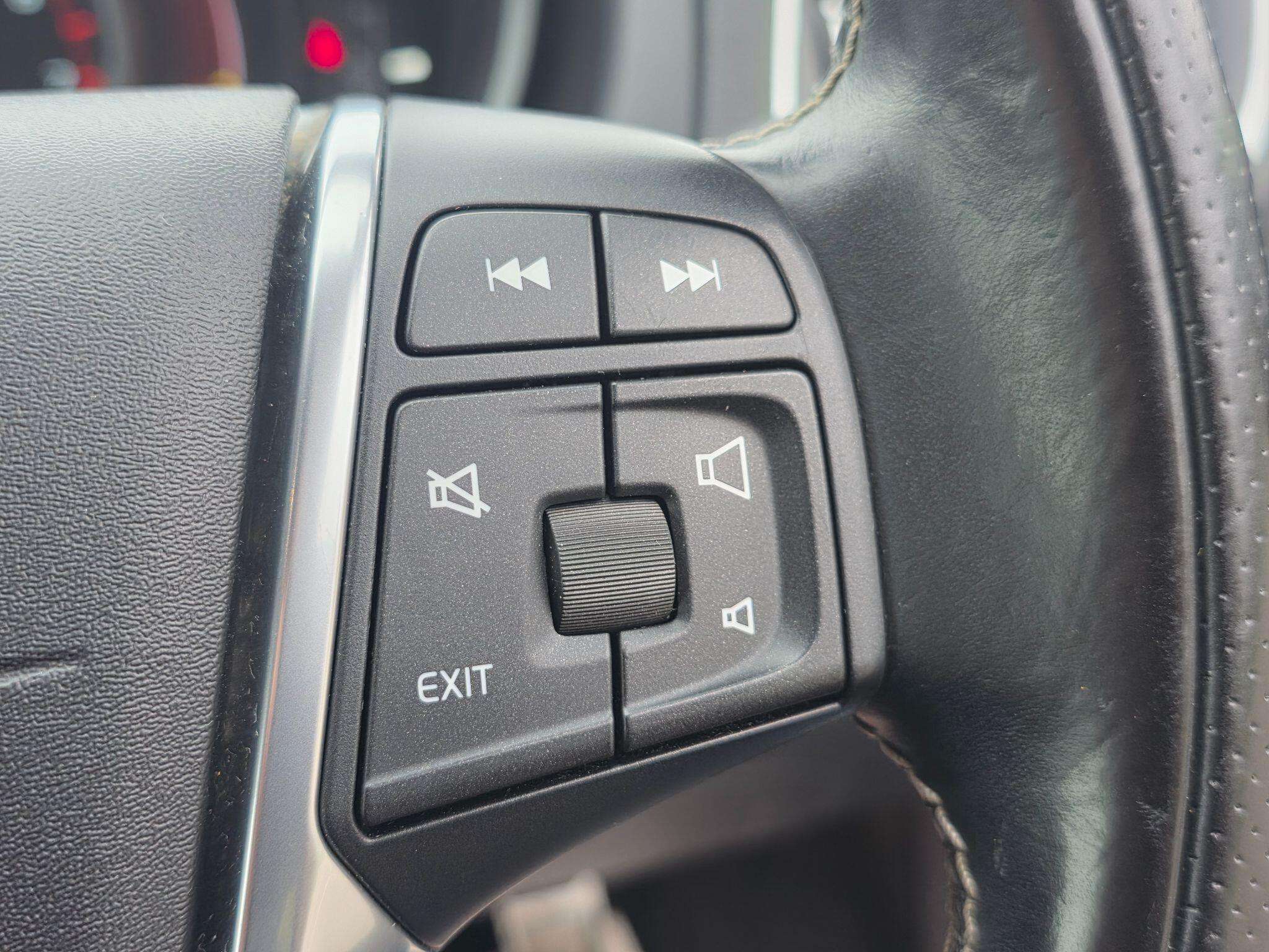 2015 VOLVO V40 2015 VOLVO V40