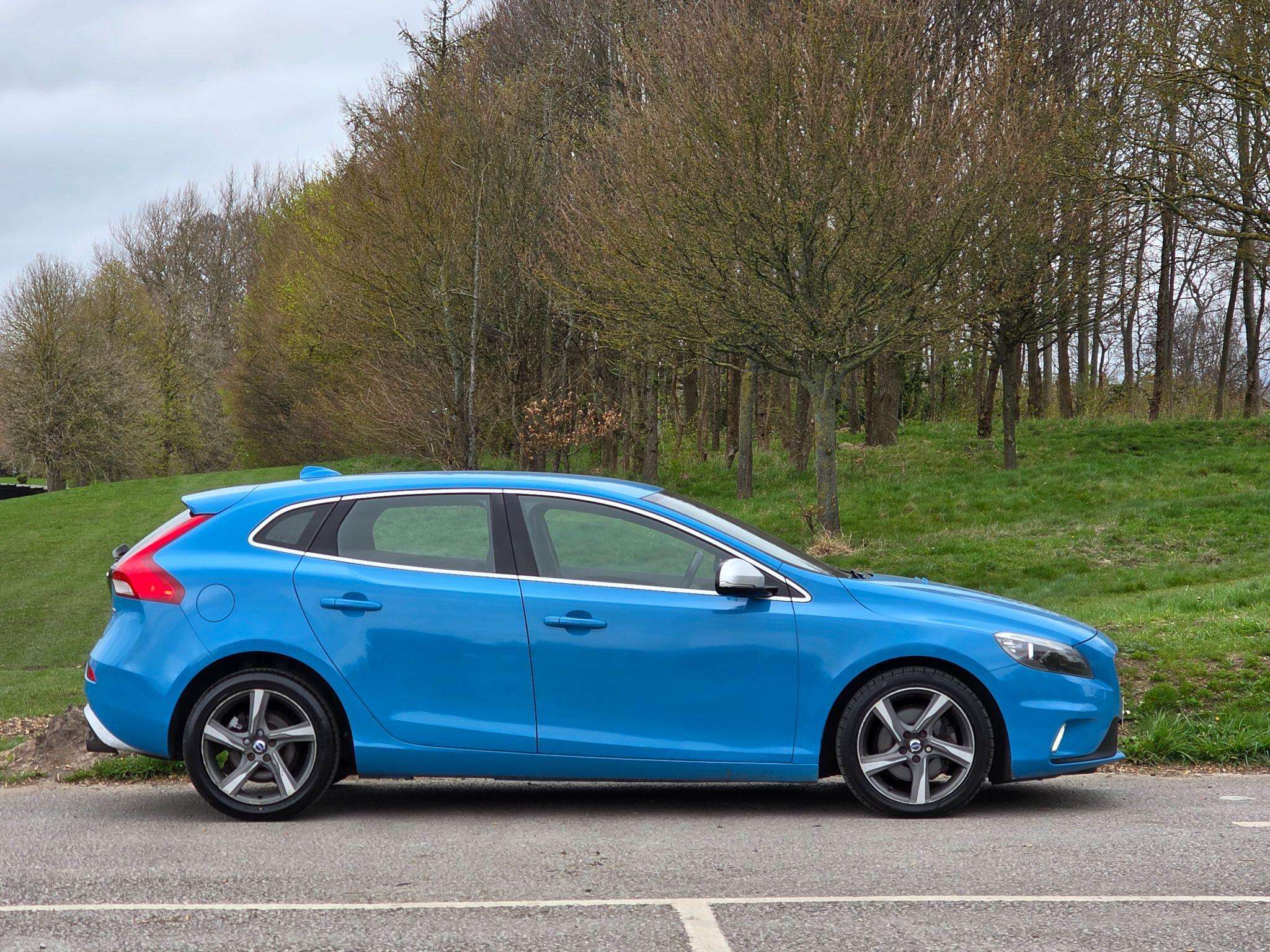 2015 VOLVO V40 2015 VOLVO V40