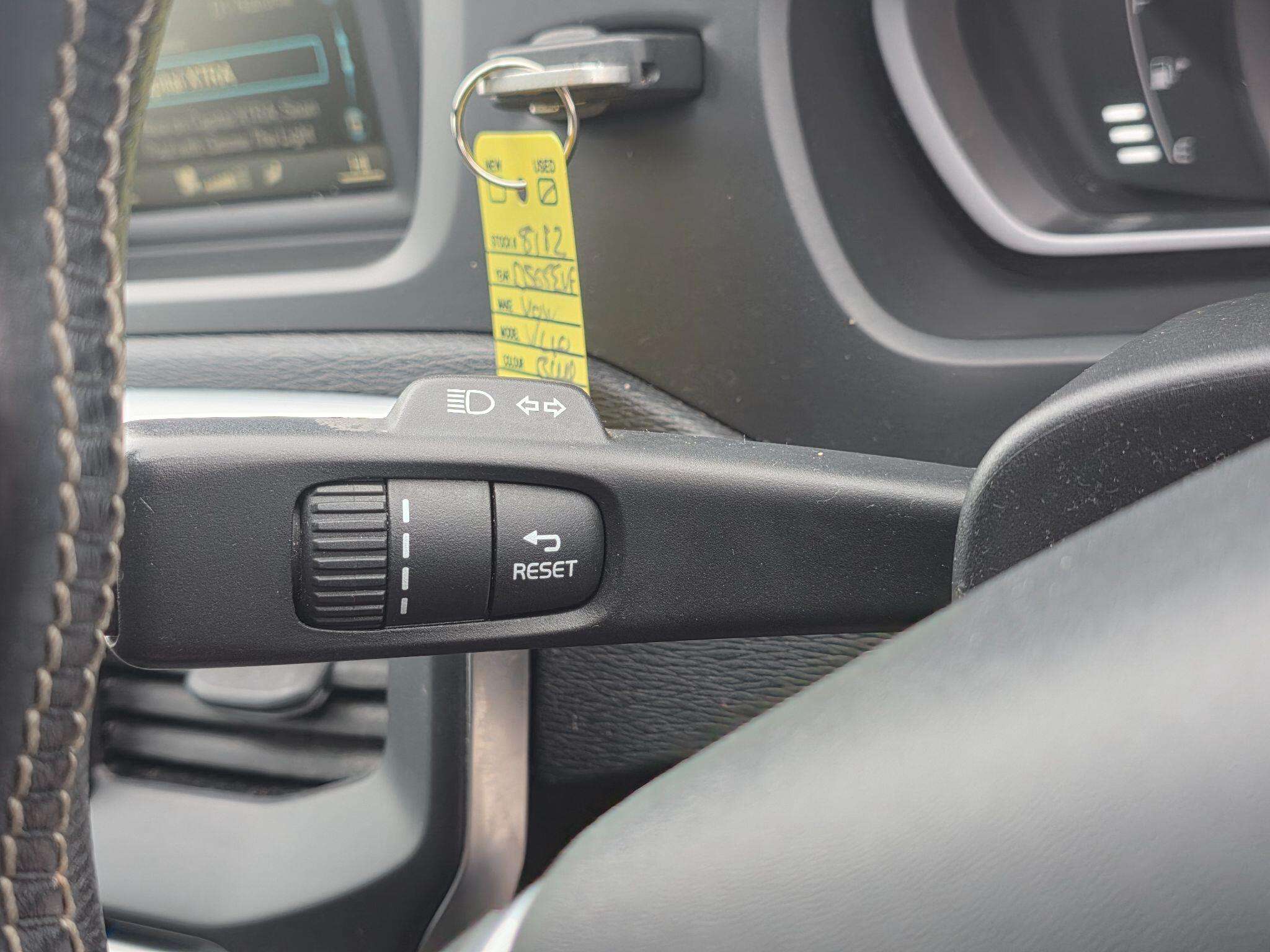 2015 VOLVO V40 2015 VOLVO V40