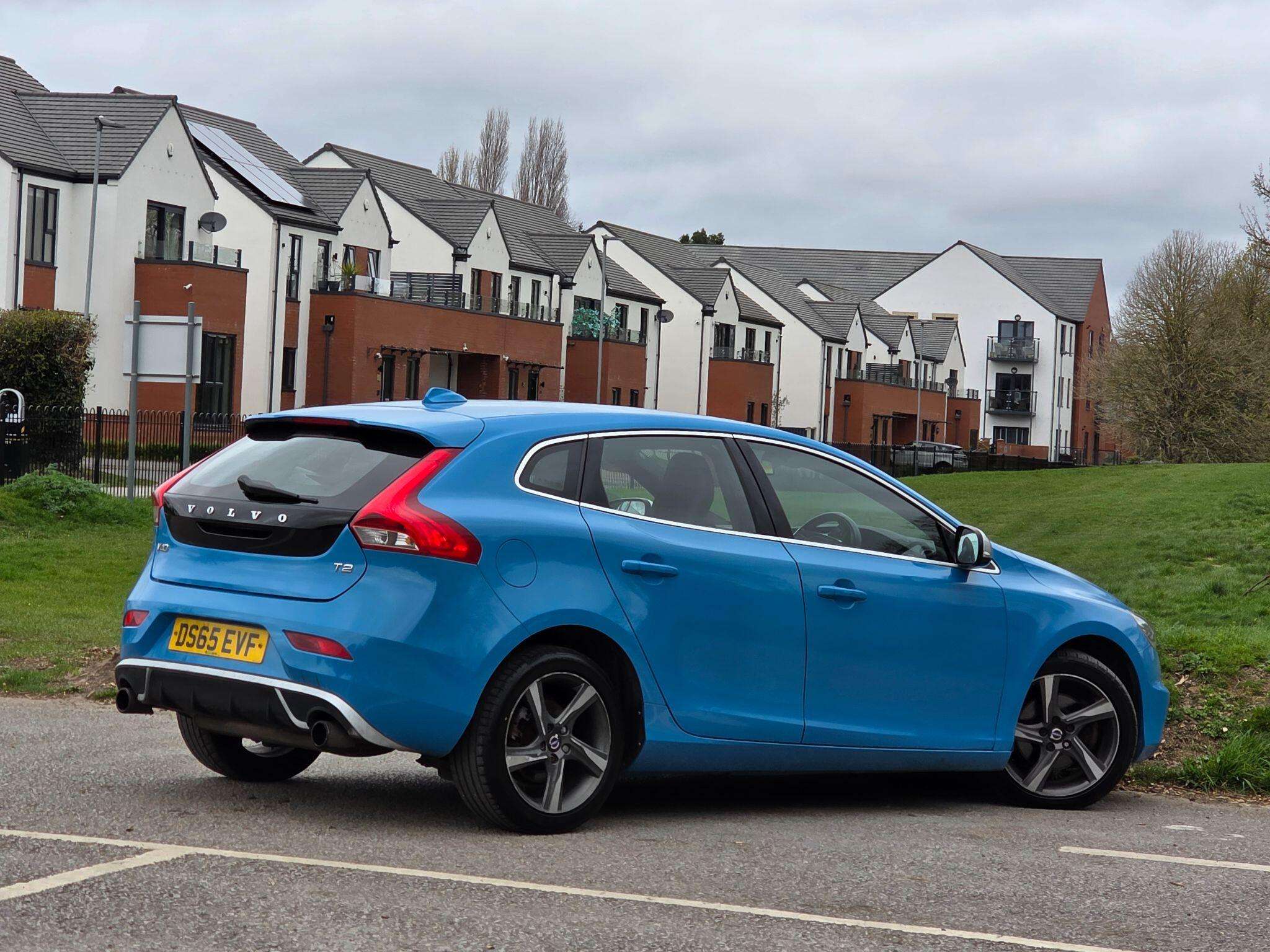 2015 VOLVO V40 2015 VOLVO V40