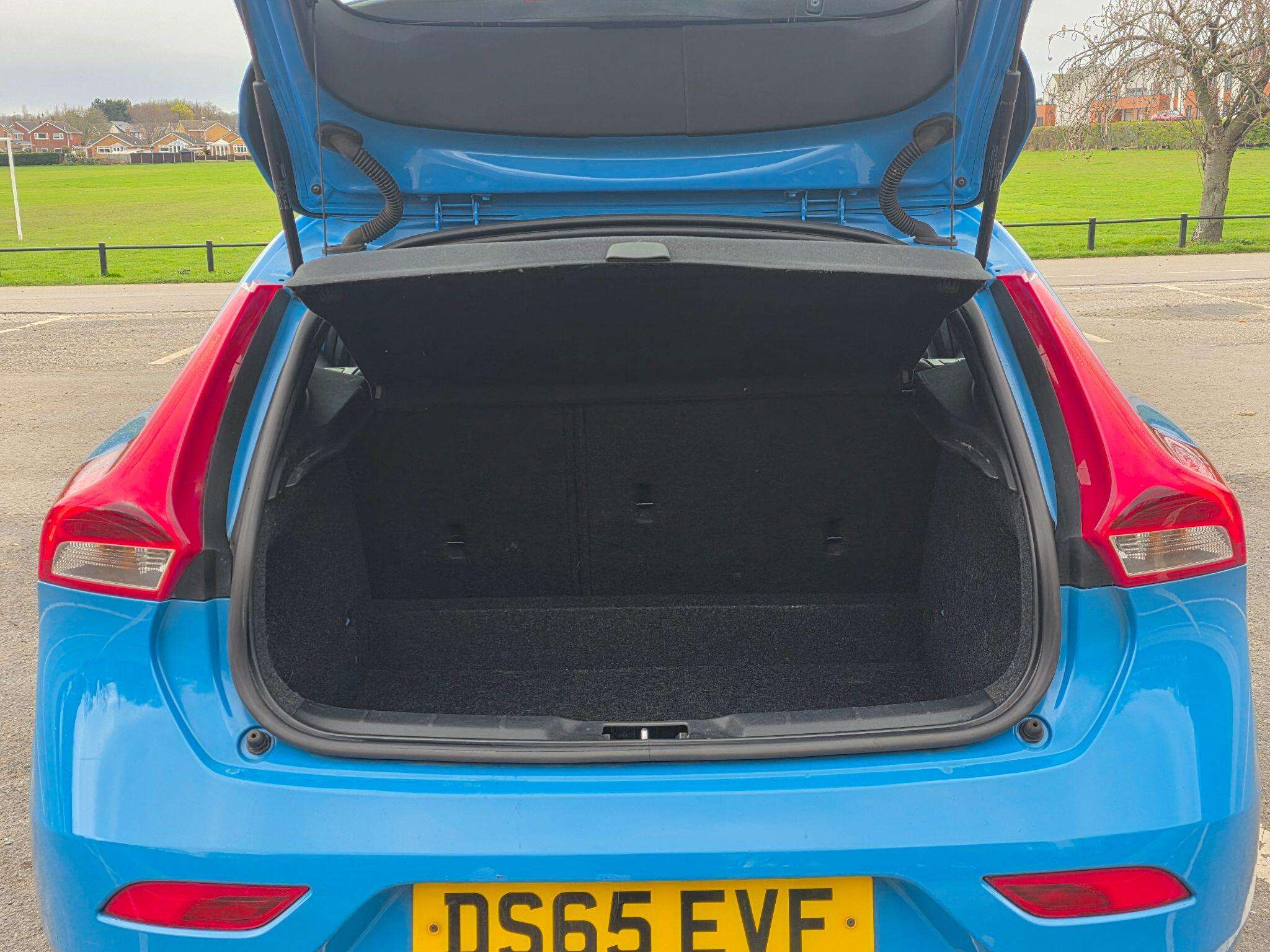 2015 VOLVO V40 2015 VOLVO V40