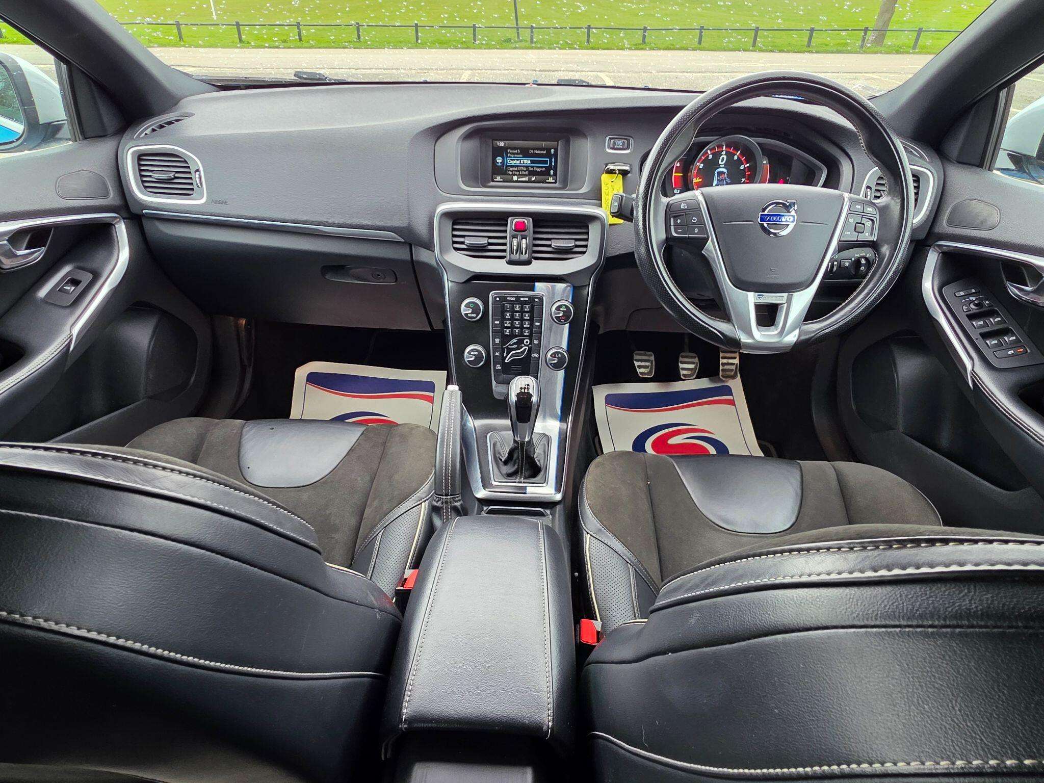 2015 VOLVO V40 2015 VOLVO V40