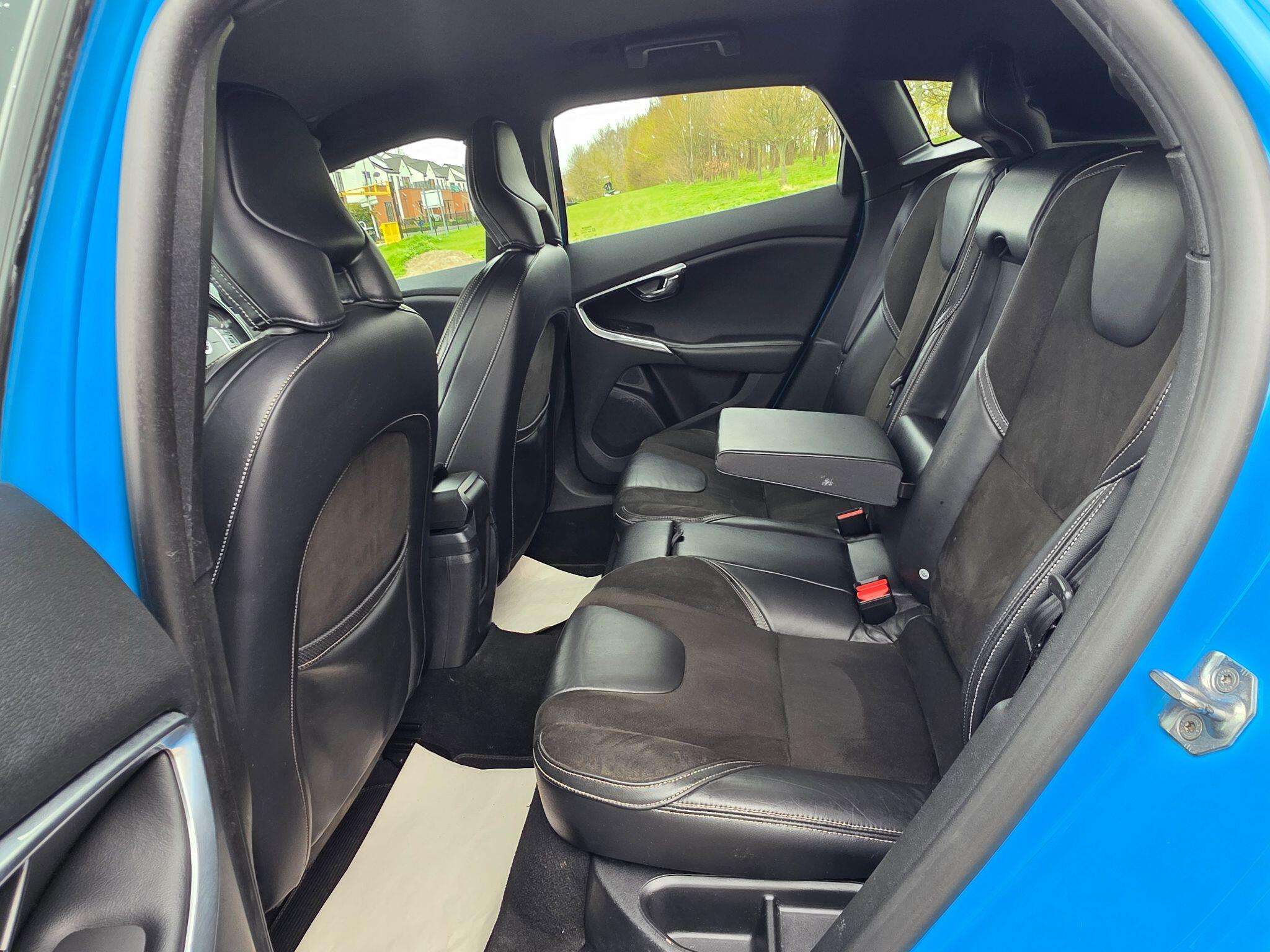 2015 VOLVO V40 2015 VOLVO V40