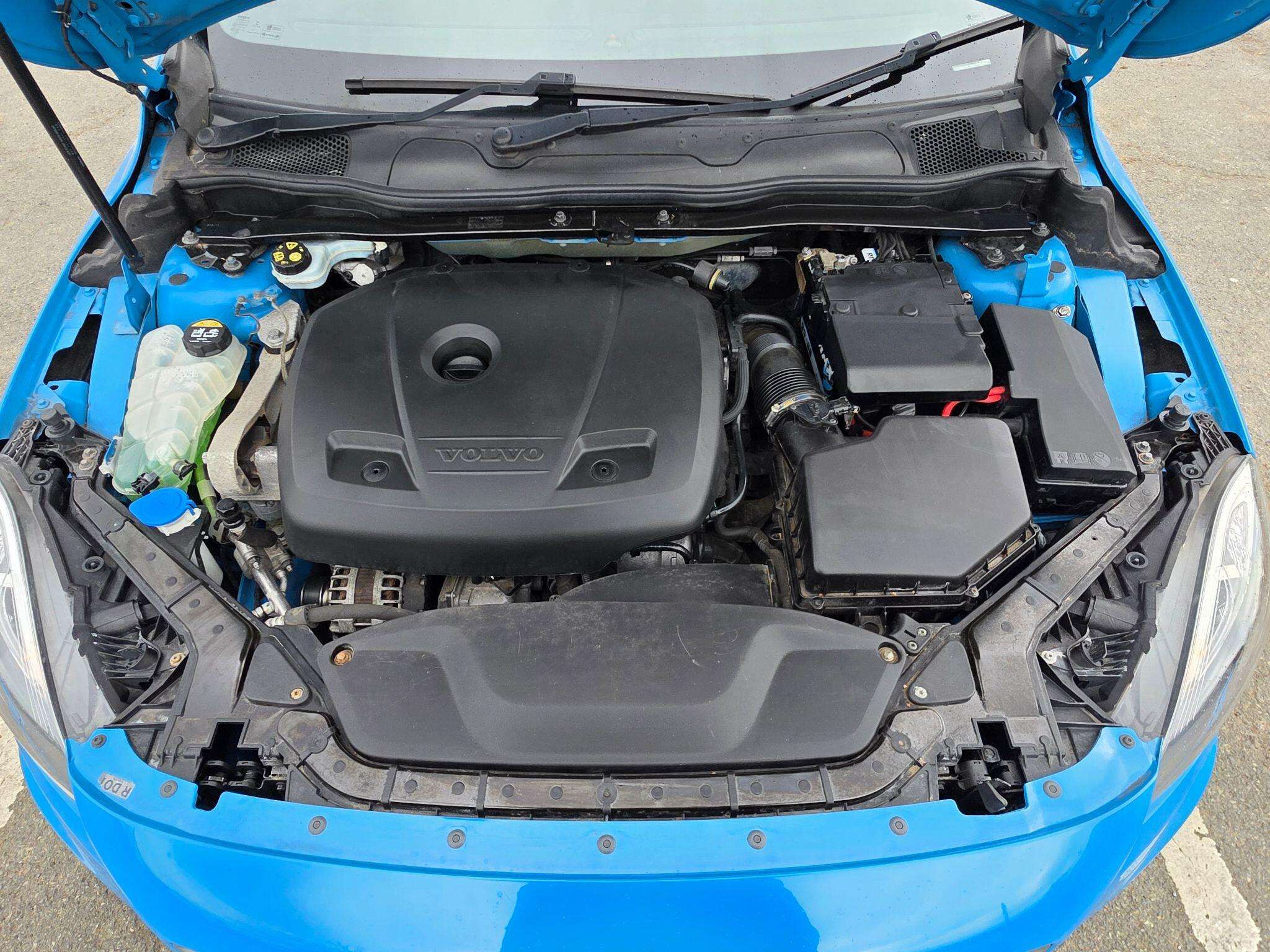 2015 VOLVO V40 2015 VOLVO V40