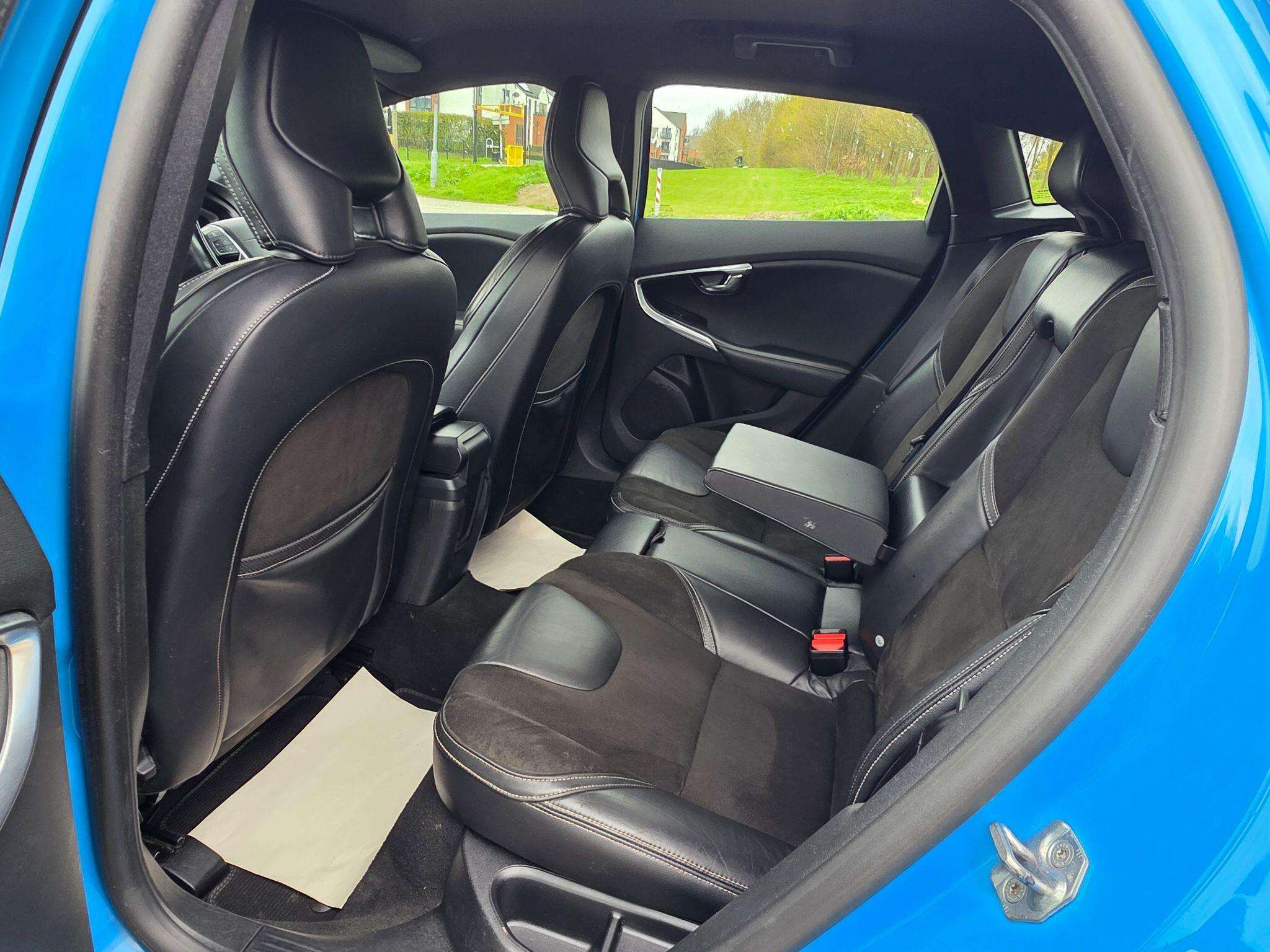 2015 VOLVO V40 2015 VOLVO V40