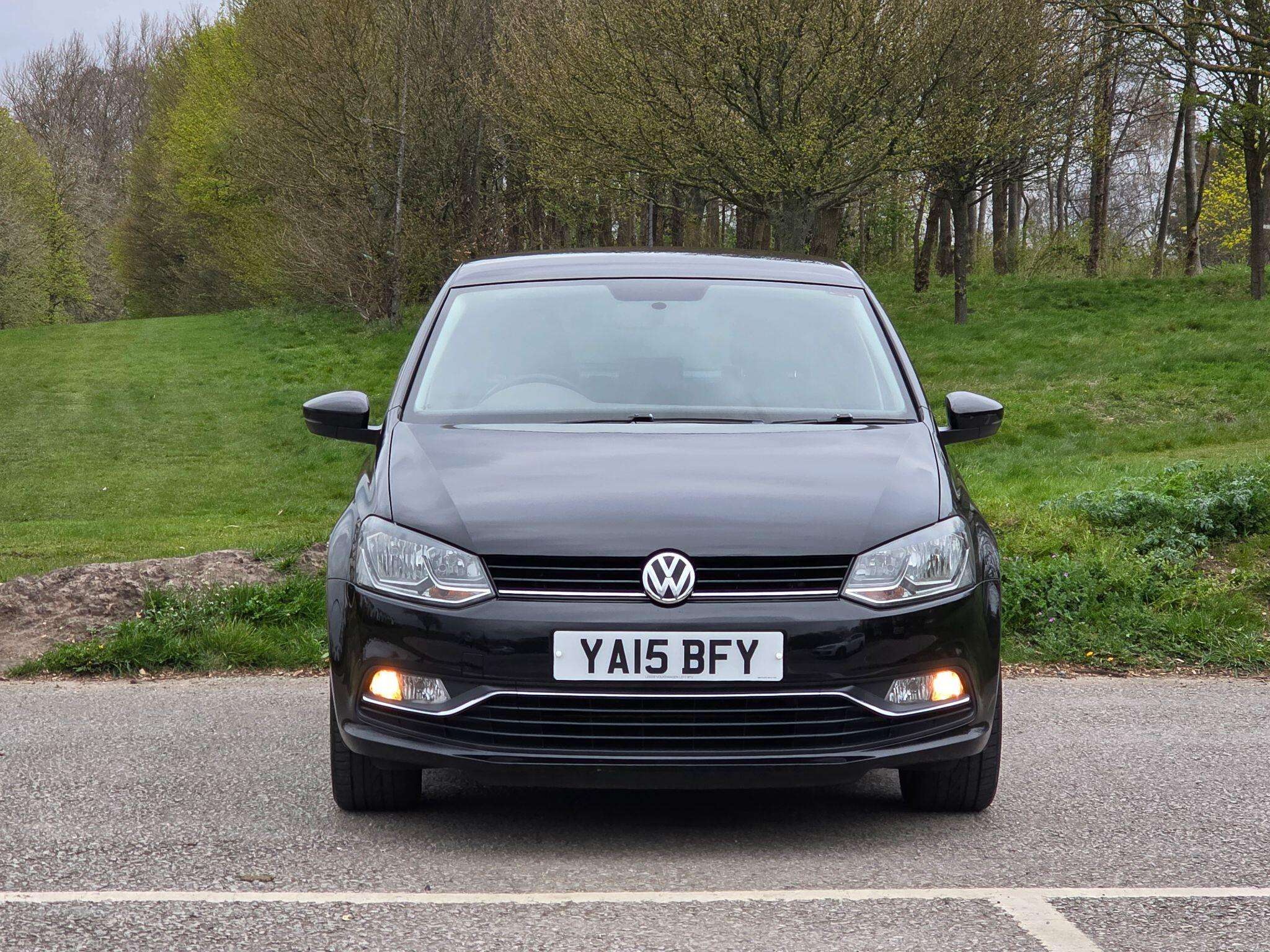 A 2015 VOLKSWAGEN POLO 1.2 TSI BlueMotion Tech SE Design Euro 6 (s/s) 5dr A 2015 VOLKSWAGEN POLO 1.2 TSI BlueMotion Tech SE Design Euro 6 (s/s) 5dr