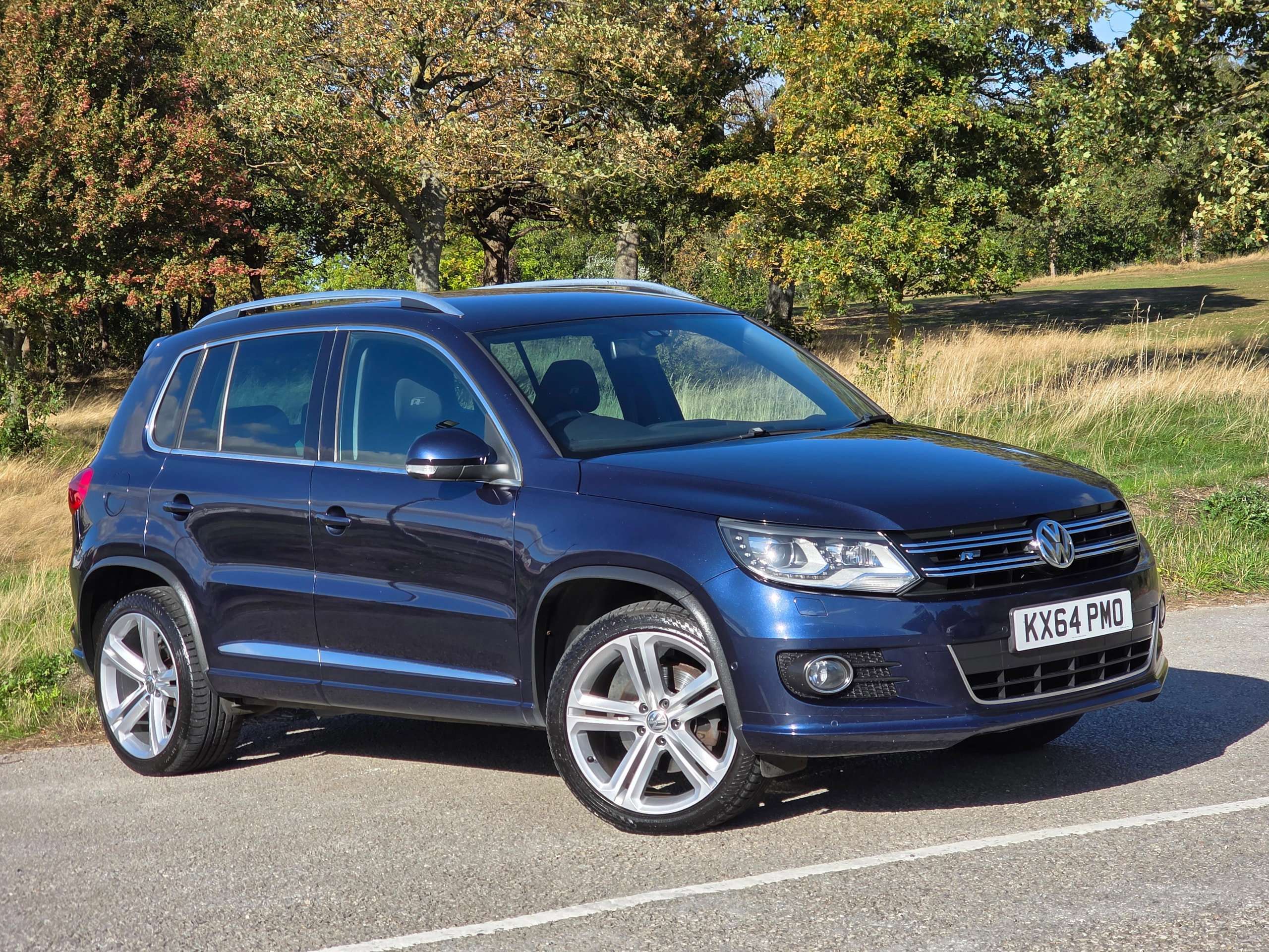 A 2014 VOLKSWAGEN TIGUAN 2.0 TDI BlueMotion Tech R-Line SUV 5dr Diesel Manual 4WD Euro 5 (s/s) (Nav) (177 ps) A 2014 VOLKSWAGEN TIGUAN 2.0 TDI BlueMotion Tech R-Line SUV 5dr Diesel Manual 4WD Euro 5 (s/s) (Nav) (177 ps)