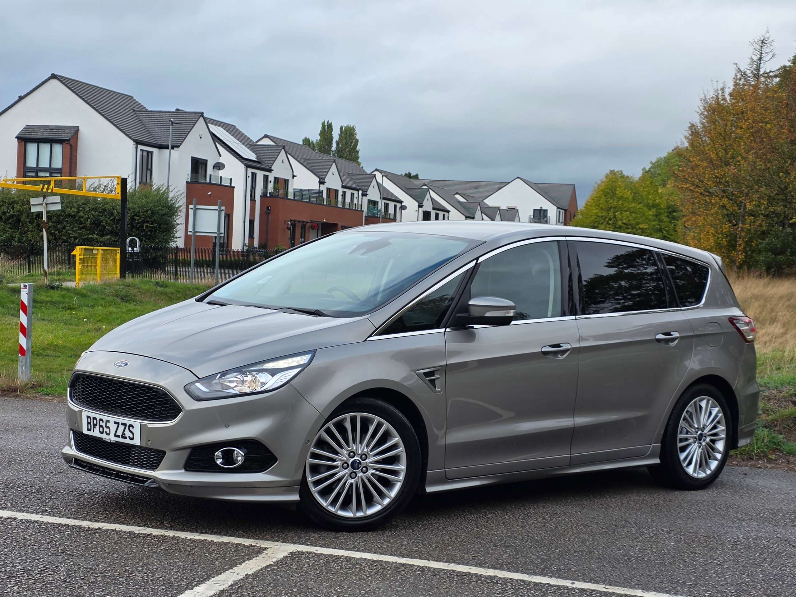A 2016 FORD S-MAX 2.0 TDCi Titanium Sport MPV 5dr Diesel Powershift Euro 6 (s/s) (210 ps) A 2016 FORD S-MAX 2.0 TDCi Titanium Sport MPV 5dr Diesel Powershift Euro 6 (s/s) (210 ps)