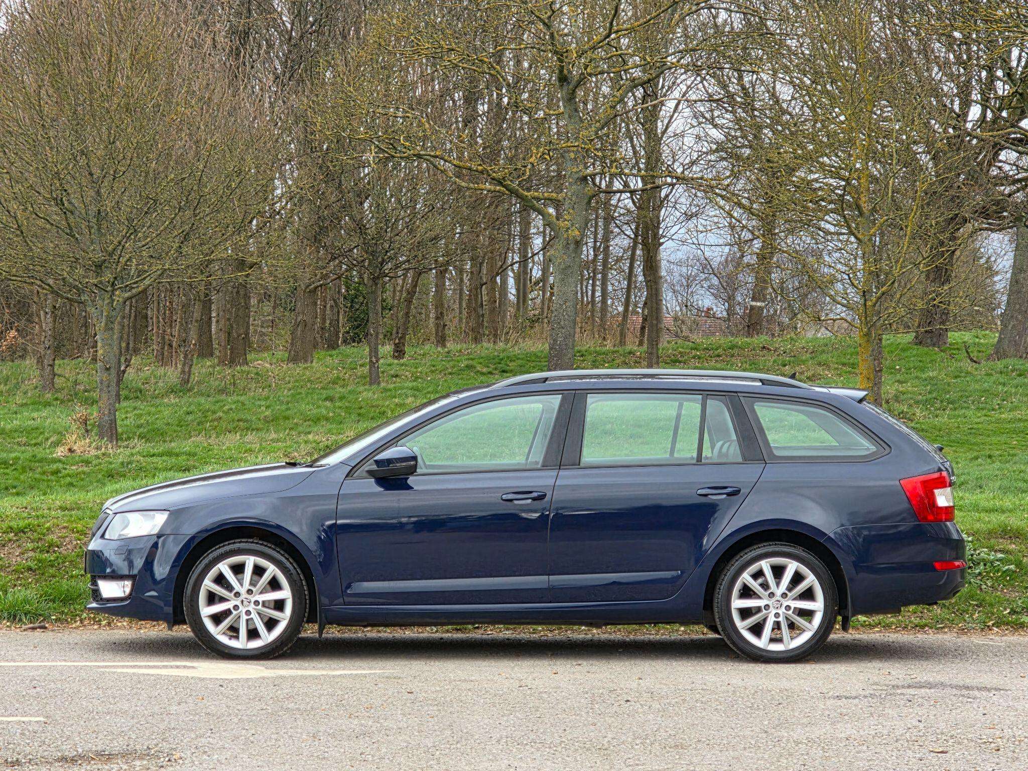 A 2014 SKODA OCTAVIA 1.4 TSI Elegance Euro 5 (s/s) 5dr A 2014 SKODA OCTAVIA 1.4 TSI Elegance Euro 5 (s/s) 5dr