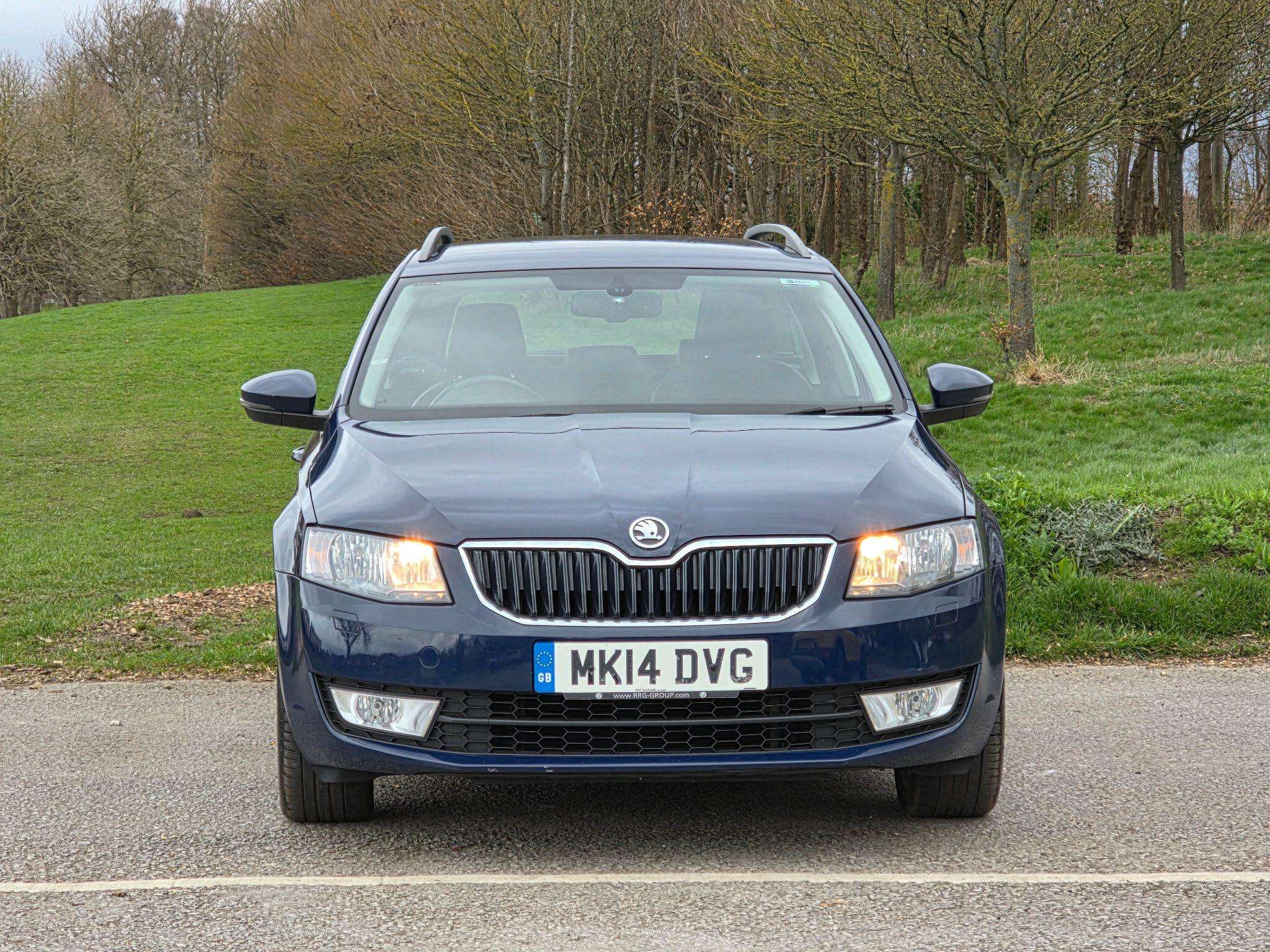 A 2014 SKODA OCTAVIA 1.4 TSI Elegance Euro 5 (s/s) 5dr A 2014 SKODA OCTAVIA 1.4 TSI Elegance Euro 5 (s/s) 5dr