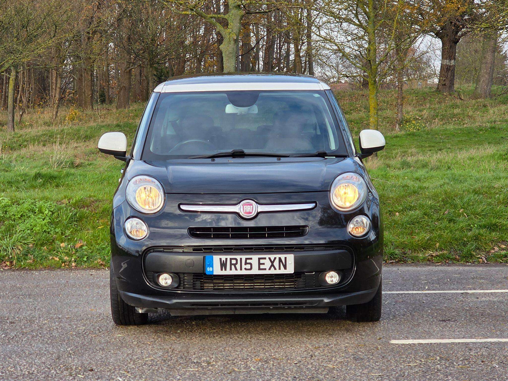A 2015 FIAT 500L 1.6 MultiJet Lounge MPW Euro 5 (s/s) 5dr A 2015 FIAT 500L 1.6 MultiJet Lounge MPW Euro 5 (s/s) 5dr