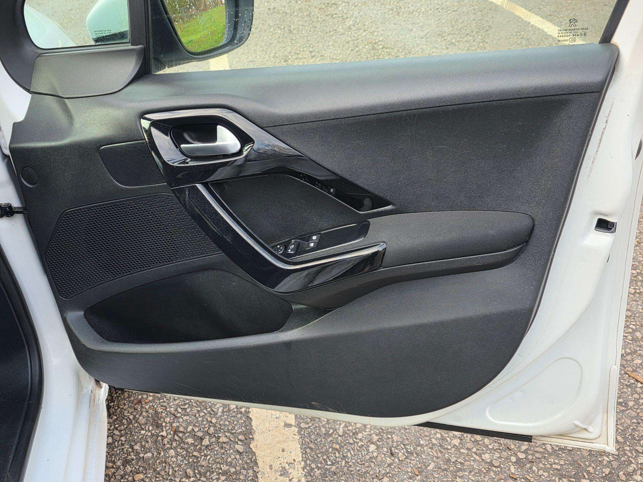 2014 PEUGEOT 208 2014 PEUGEOT 208