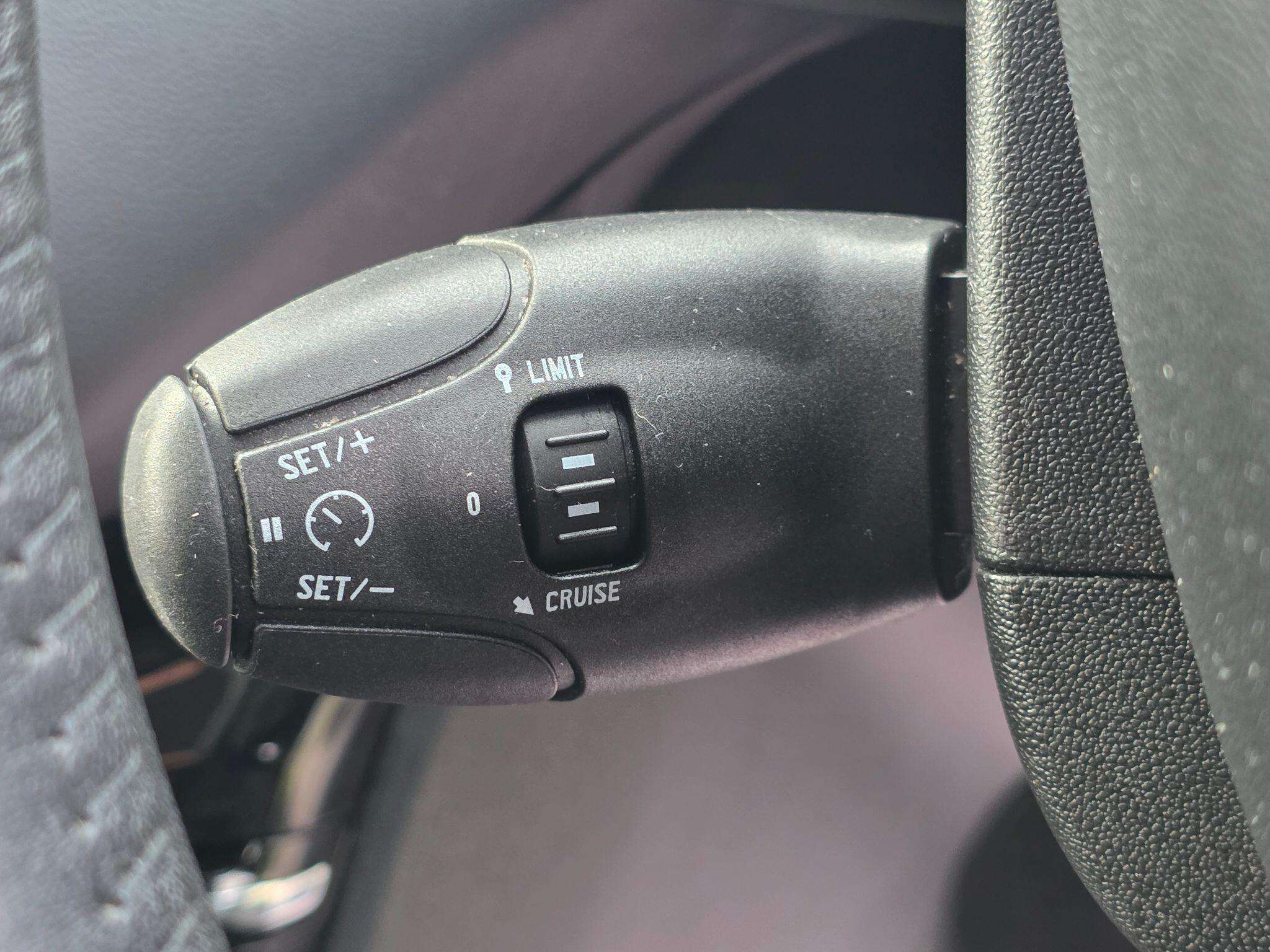 2014 PEUGEOT 208 2014 PEUGEOT 208