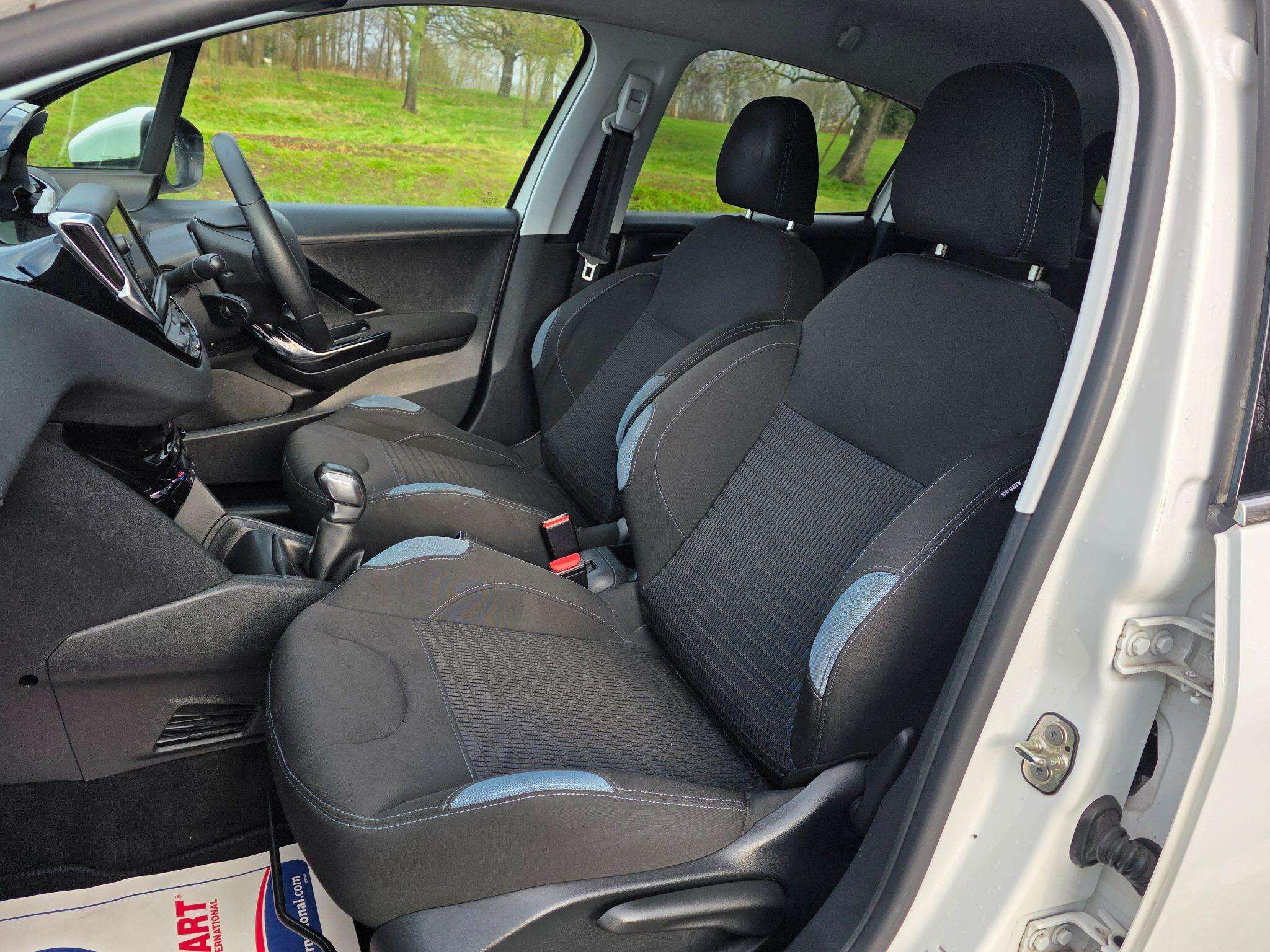 2014 PEUGEOT 208 2014 PEUGEOT 208