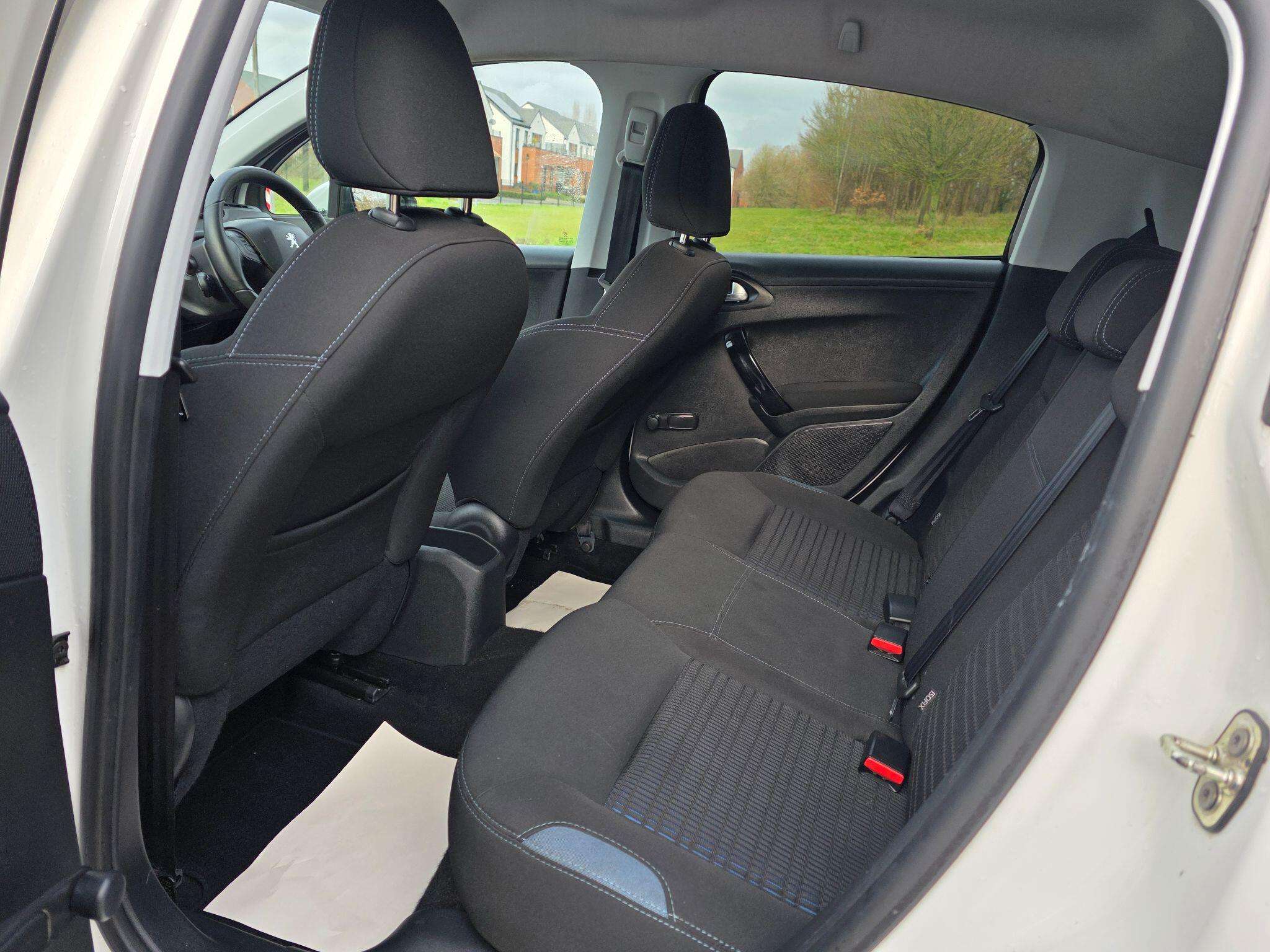 2014 PEUGEOT 208 2014 PEUGEOT 208