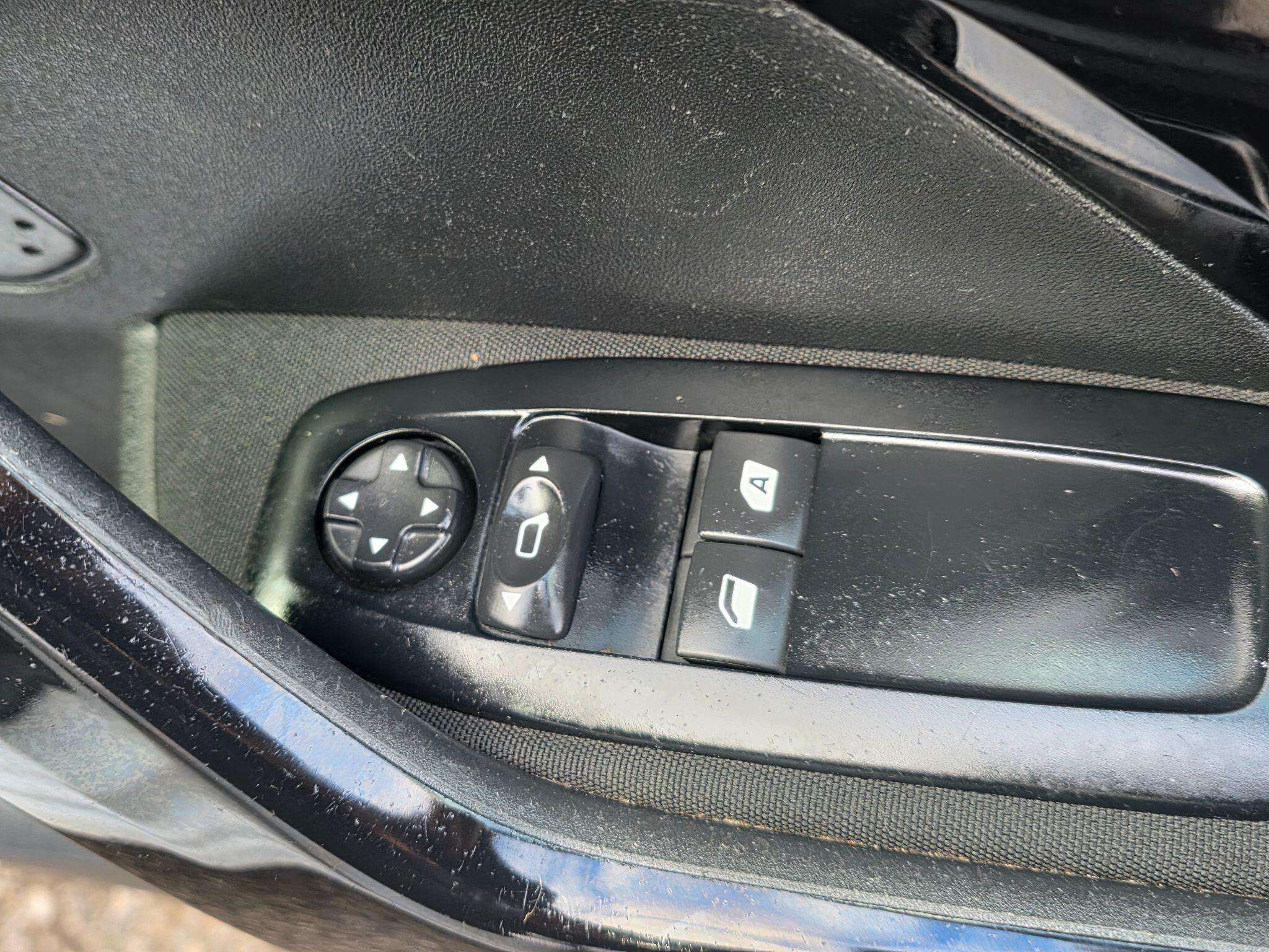 2014 PEUGEOT 208 2014 PEUGEOT 208