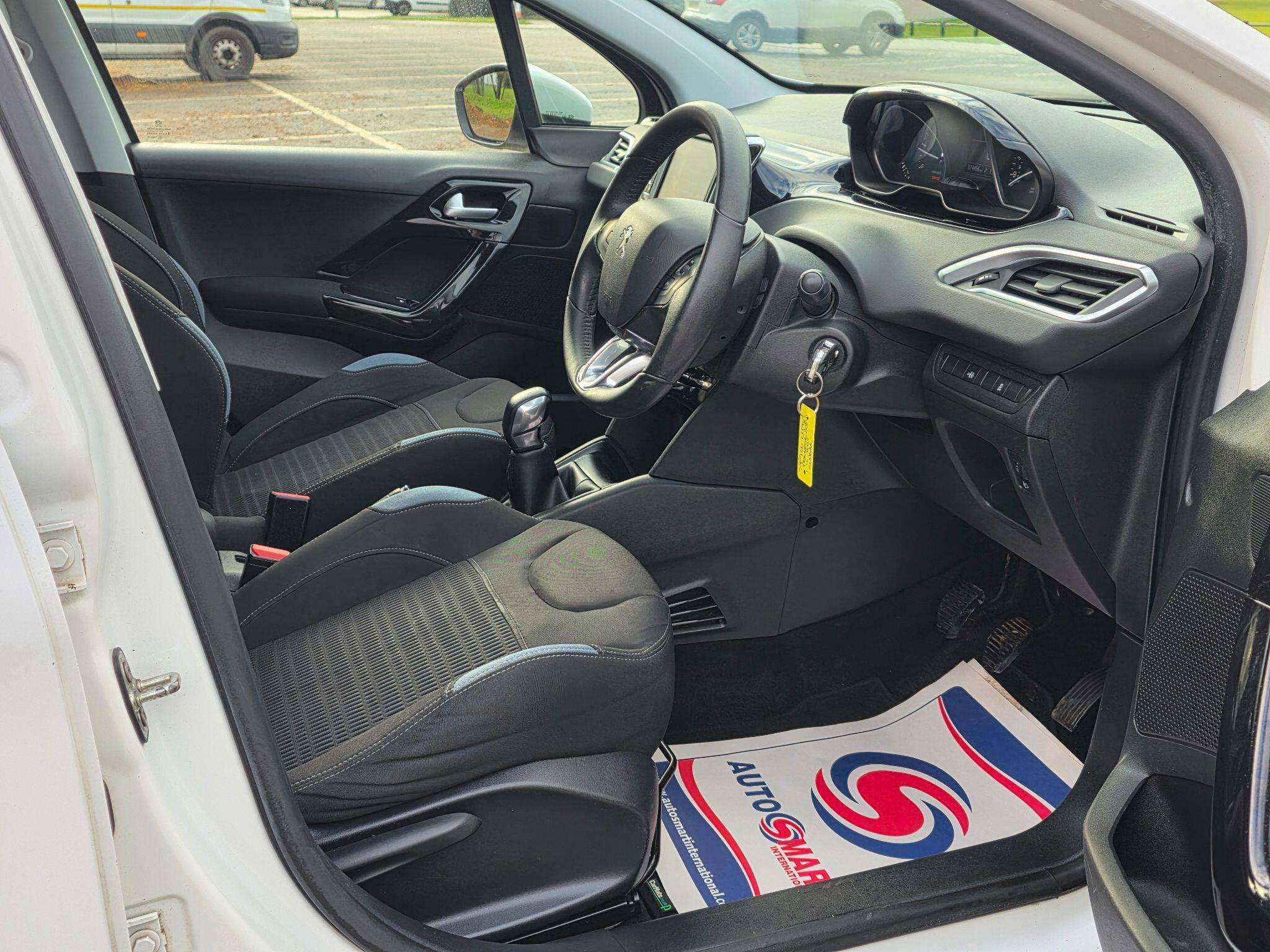 2014 PEUGEOT 208 2014 PEUGEOT 208