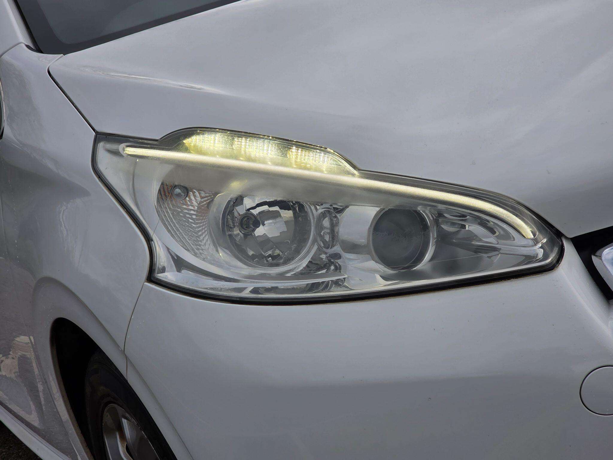 2014 PEUGEOT 208 2014 PEUGEOT 208