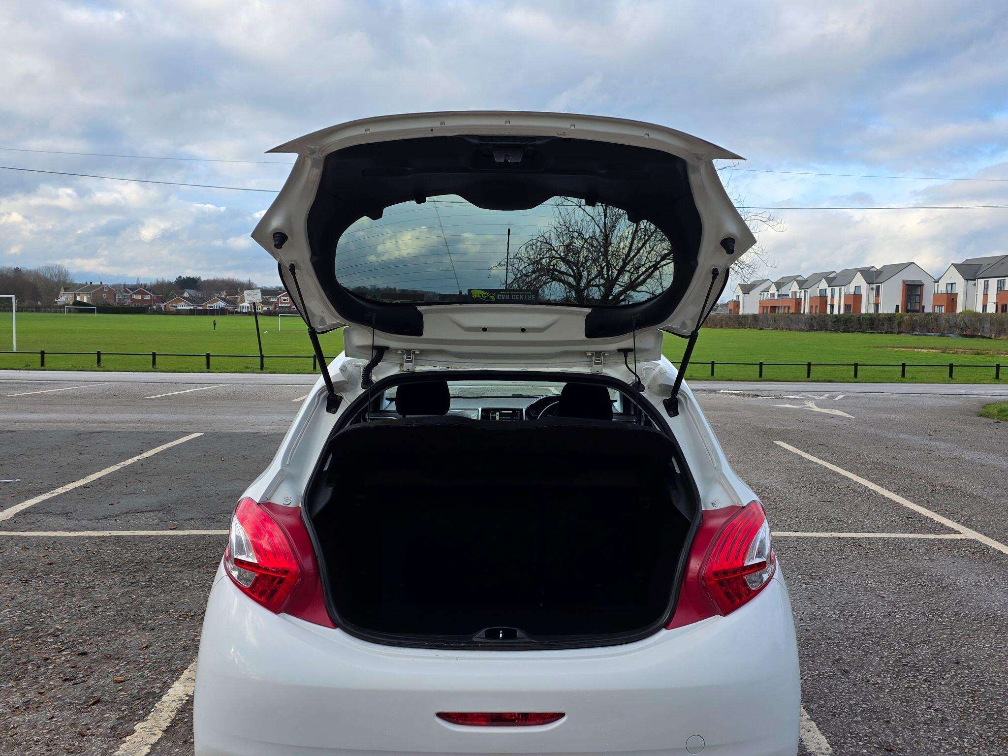 2014 PEUGEOT 208 2014 PEUGEOT 208
