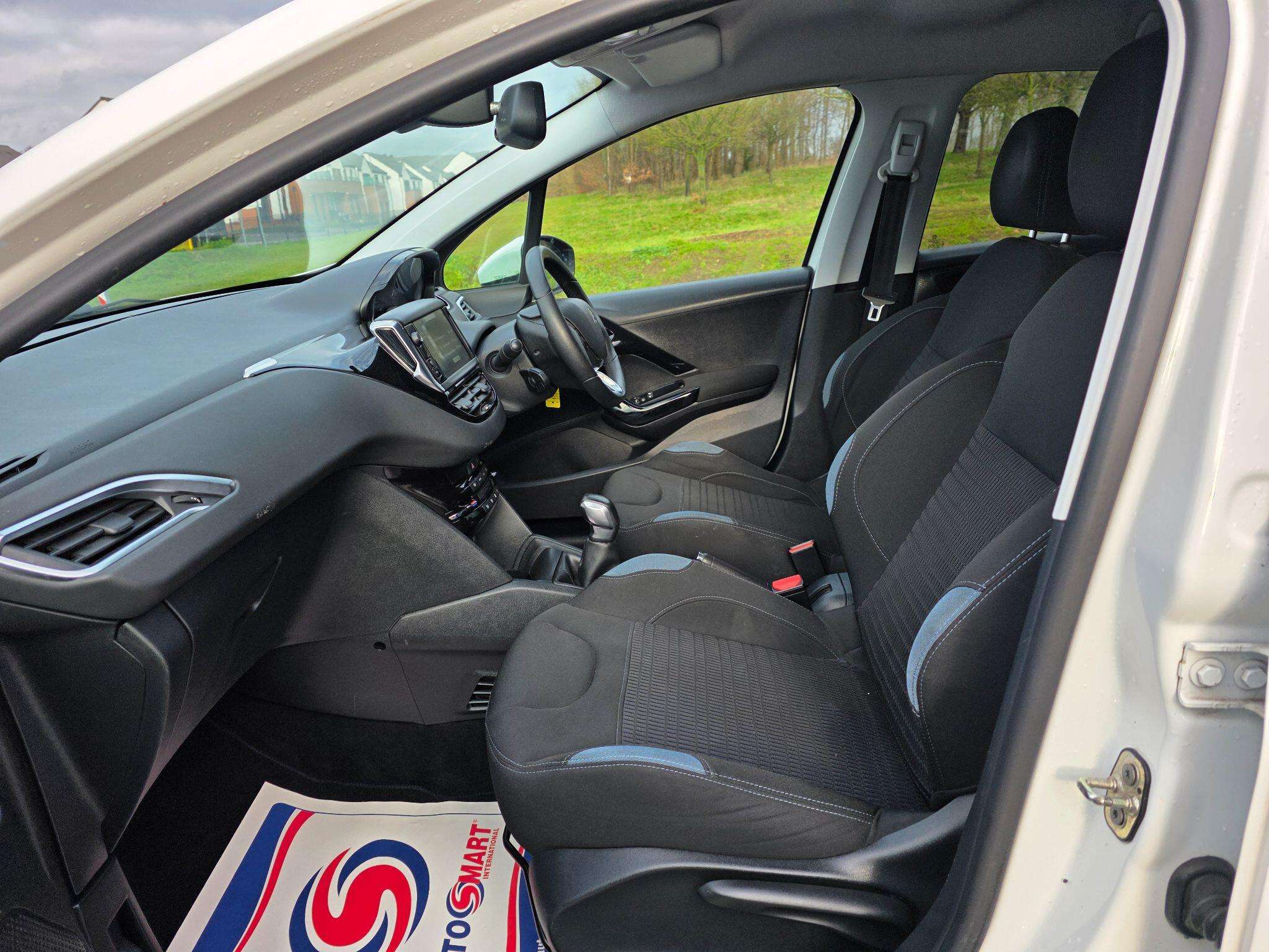 2014 PEUGEOT 208 2014 PEUGEOT 208