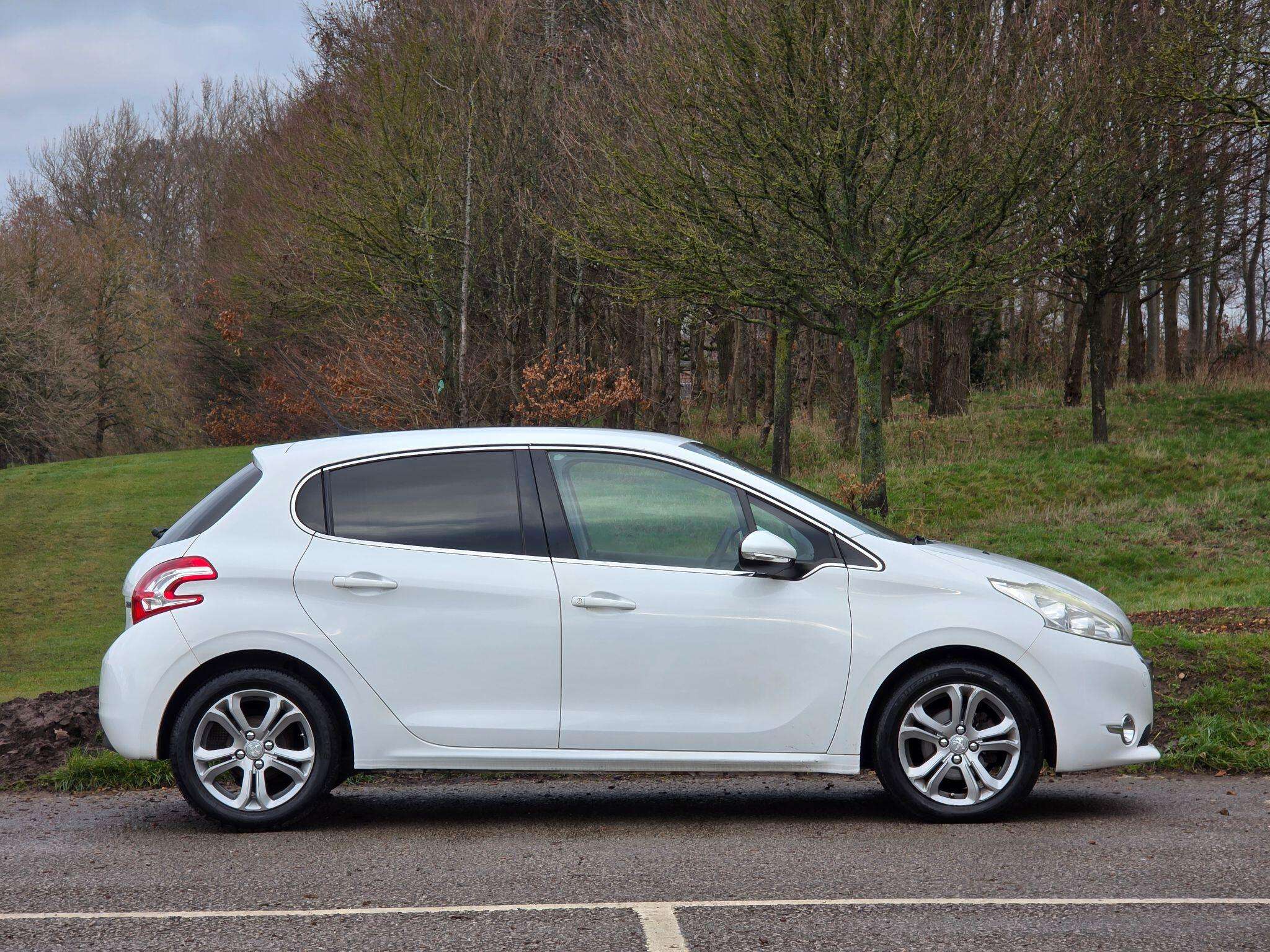 2014 PEUGEOT 208 2014 PEUGEOT 208