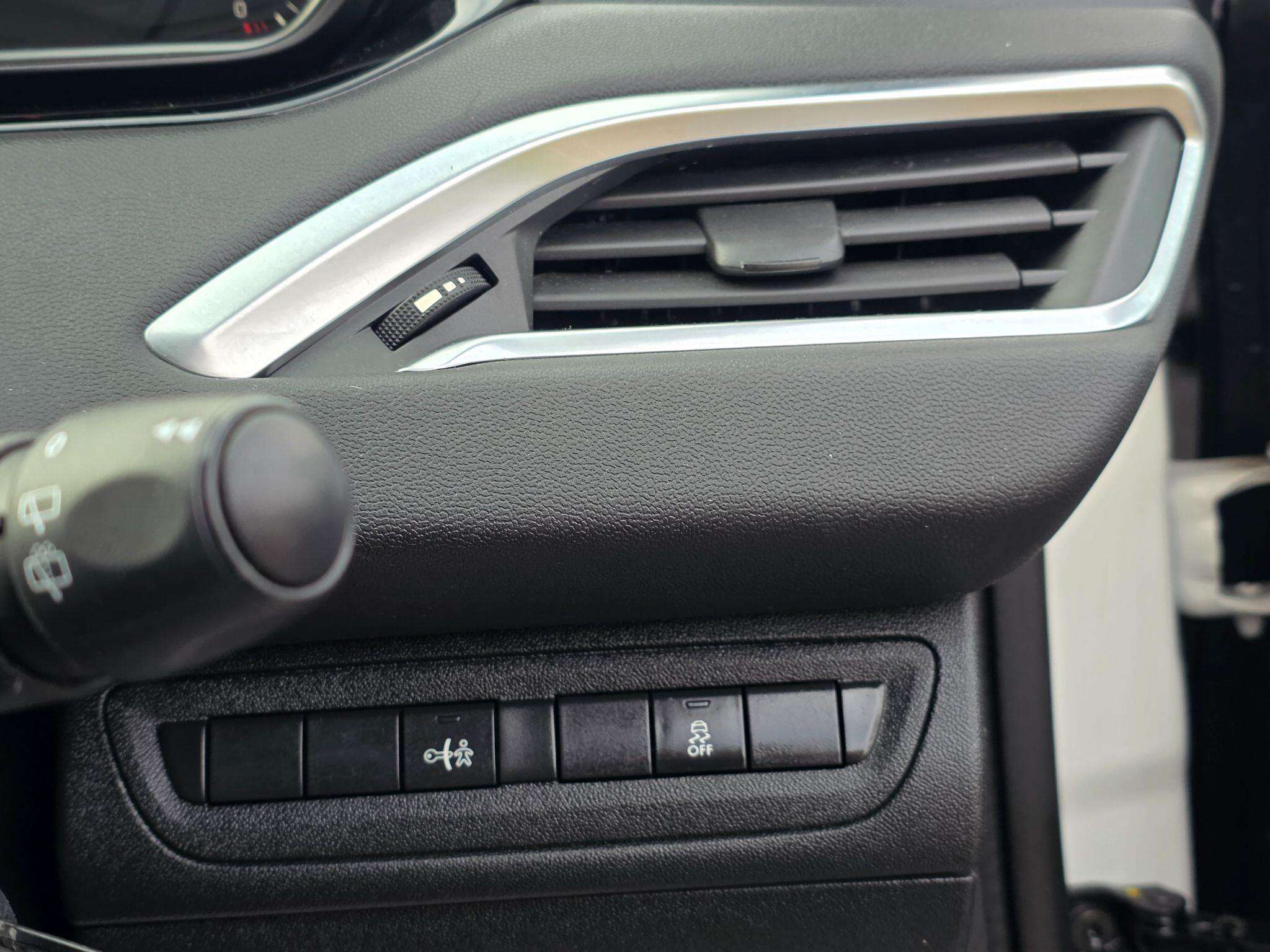 2014 PEUGEOT 208 2014 PEUGEOT 208