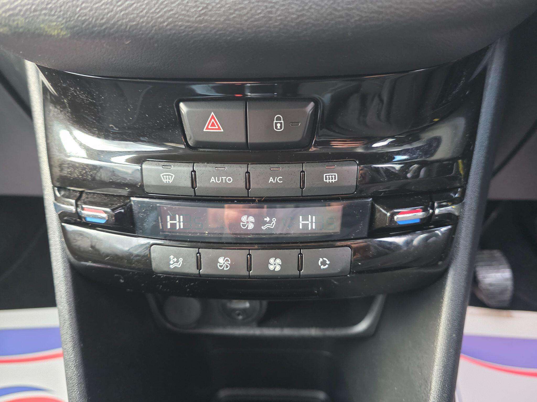 2014 PEUGEOT 208 2014 PEUGEOT 208