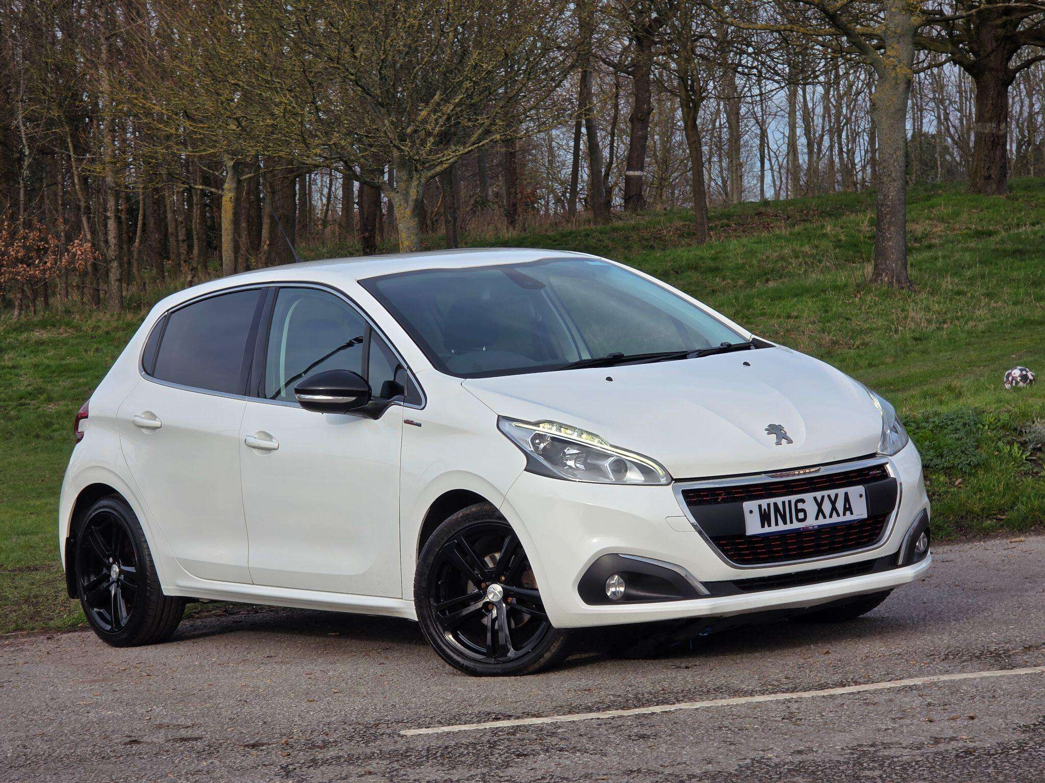 A 2016 PEUGEOT 208 1.6 BlueHDi GT Line Euro 6 5dr A 2016 PEUGEOT 208 1.6 BlueHDi GT Line Euro 6 5dr