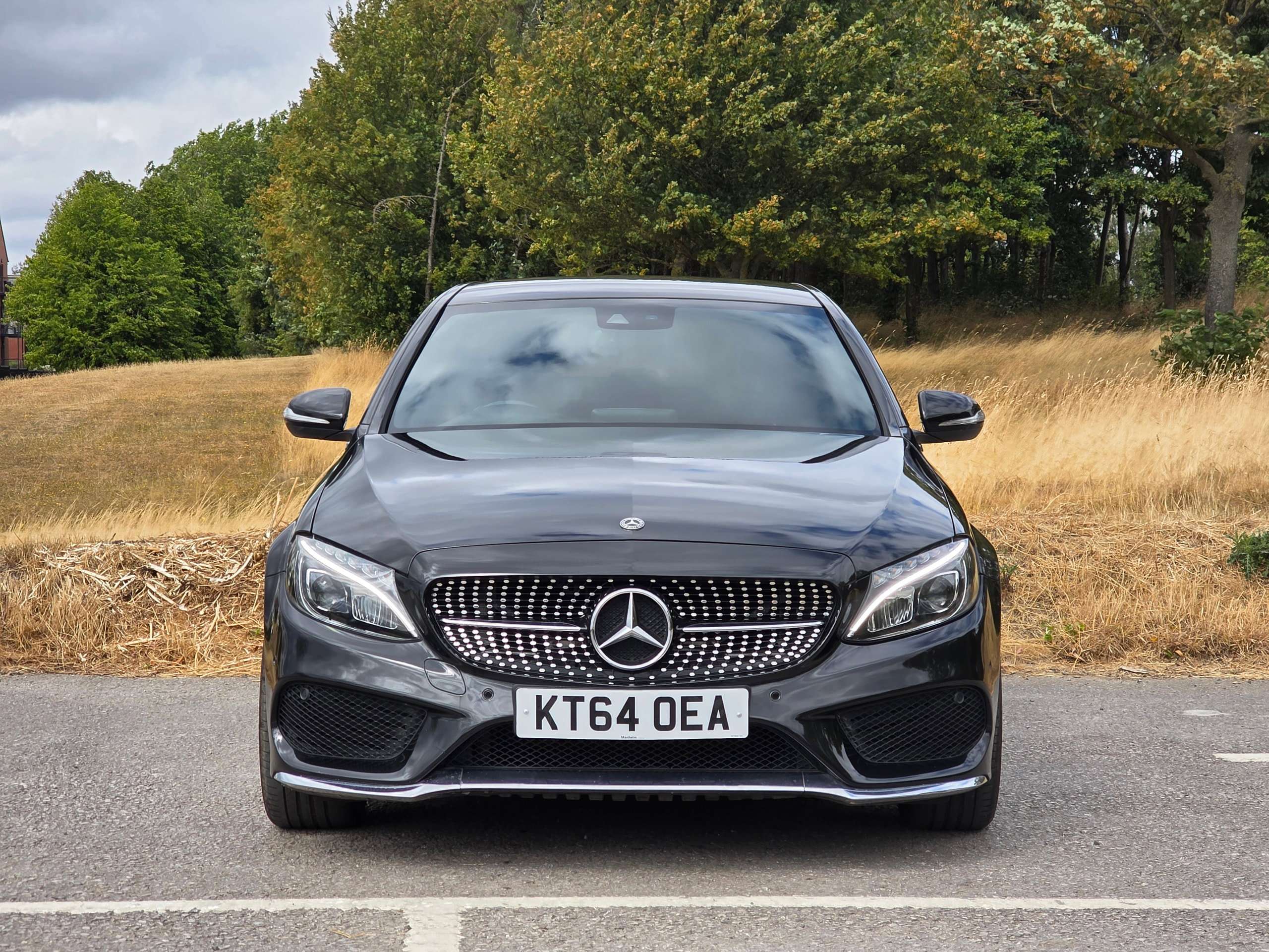 A 2015 MERCEDES-BENZ C CLASS 2.1 C220 BlueTEC AMG Line Saloon 4dr Diesel G-Tronic+ Euro 6 (s/s) (170 ps) A 2015 MERCEDES-BENZ C CLASS 2.1 C220 BlueTEC AMG Line Saloon 4dr Diesel G-Tronic+ Euro 6 (s/s) (170 ps)