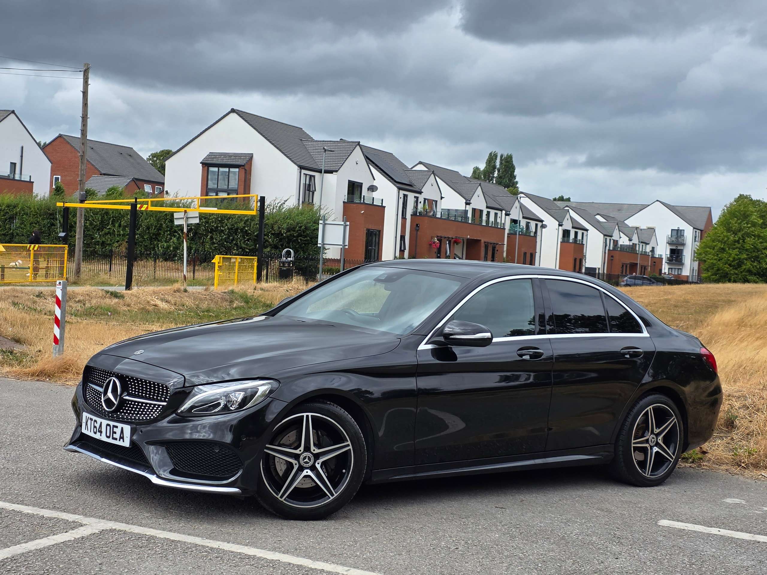 A 2015 MERCEDES-BENZ C CLASS 2.1 C220 BlueTEC AMG Line Saloon 4dr Diesel G-Tronic+ Euro 6 (s/s) (170 ps) A 2015 MERCEDES-BENZ C CLASS 2.1 C220 BlueTEC AMG Line Saloon 4dr Diesel G-Tronic+ Euro 6 (s/s) (170 ps)