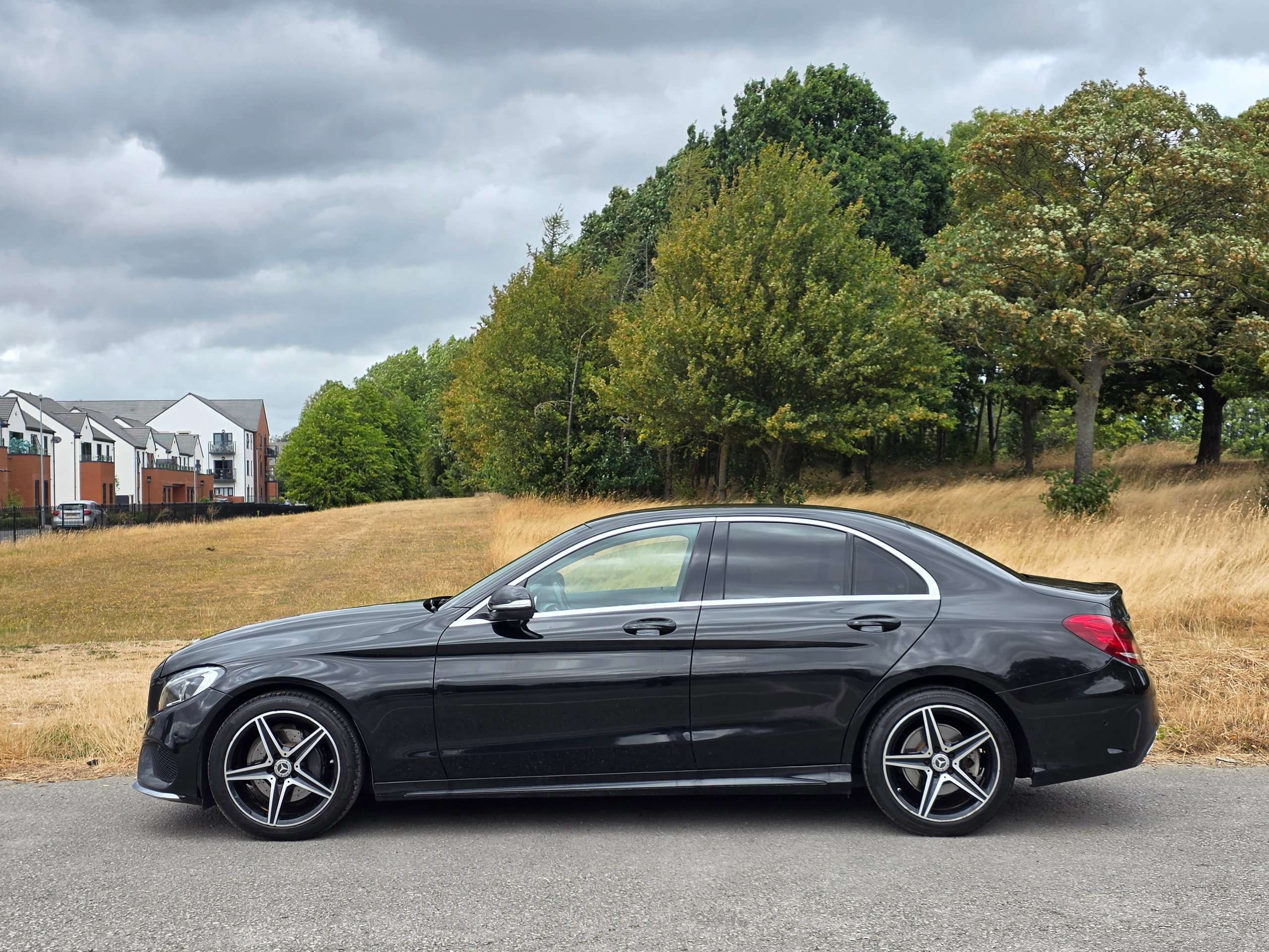 A 2015 MERCEDES-BENZ C CLASS 2.1 C220 BlueTEC AMG Line Saloon 4dr Diesel G-Tronic+ Euro 6 (s/s) (170 ps) A 2015 MERCEDES-BENZ C CLASS 2.1 C220 BlueTEC AMG Line Saloon 4dr Diesel G-Tronic+ Euro 6 (s/s) (170 ps)