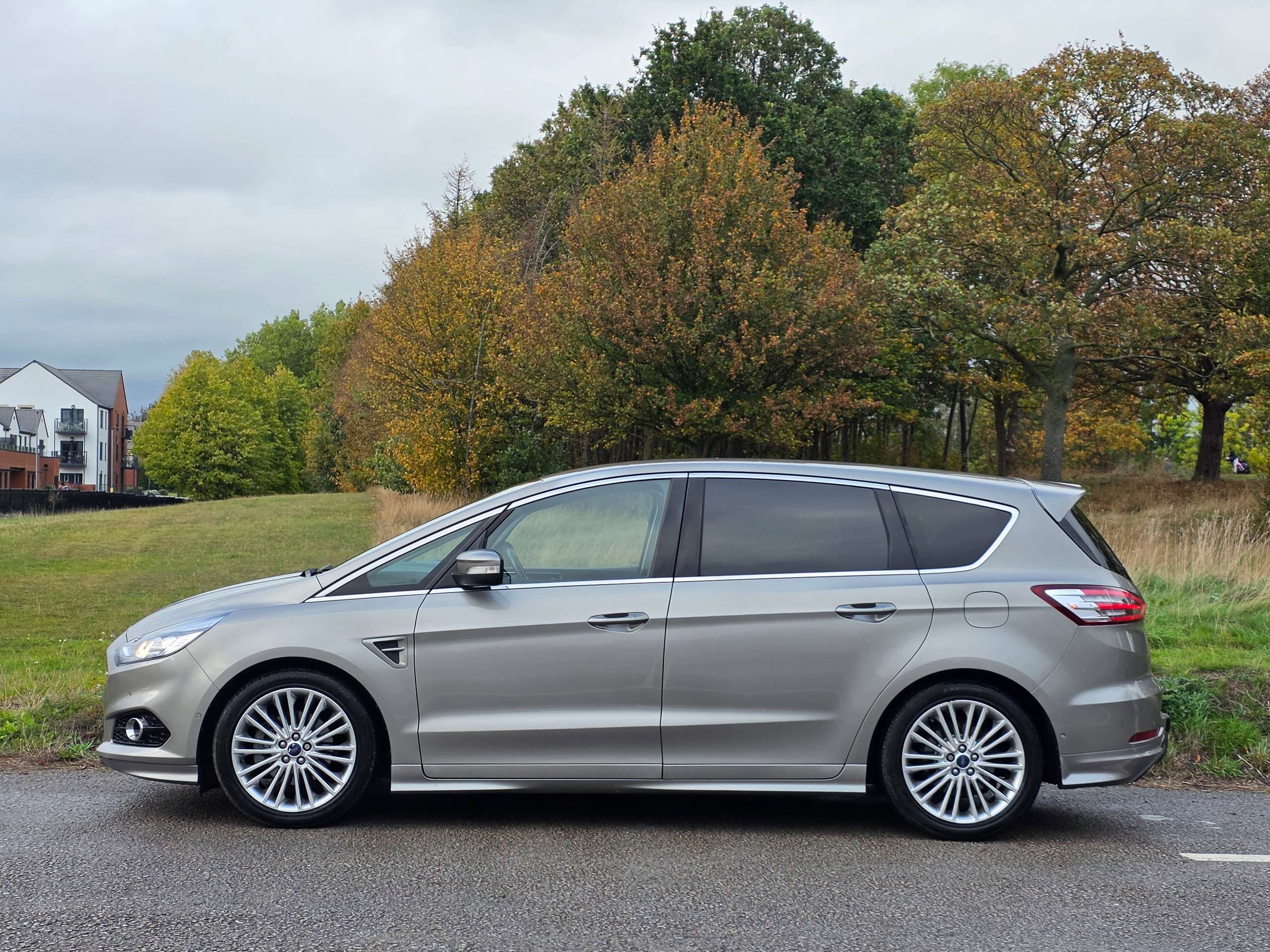A 2016 FORD S-MAX 2.0 TDCi Titanium Sport MPV 5dr Diesel Powershift Euro 6 (s/s) (210 ps) A 2016 FORD S-MAX 2.0 TDCi Titanium Sport MPV 5dr Diesel Powershift Euro 6 (s/s) (210 ps)