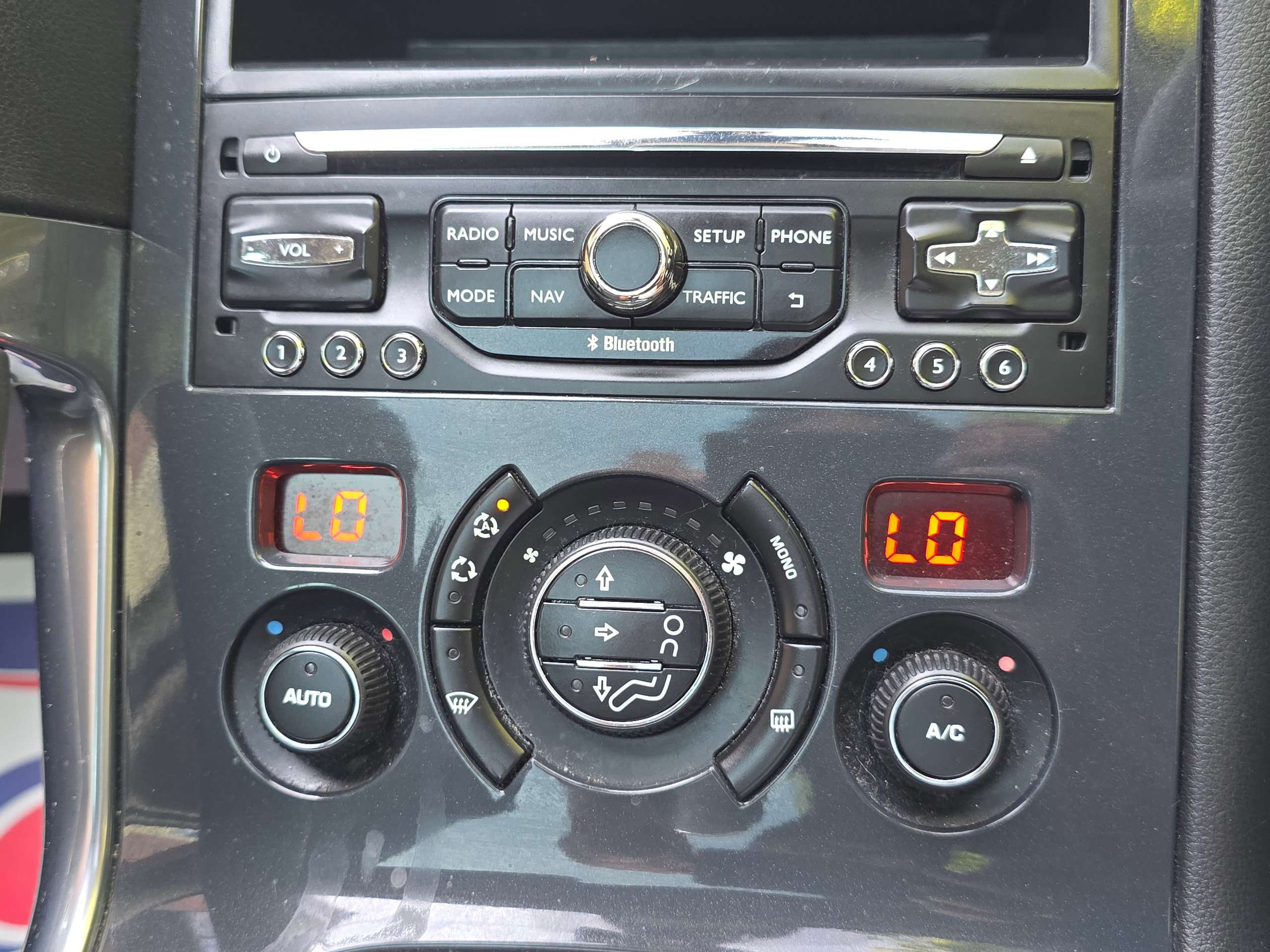 2014 PEUGEOT 3008 2014 PEUGEOT 3008