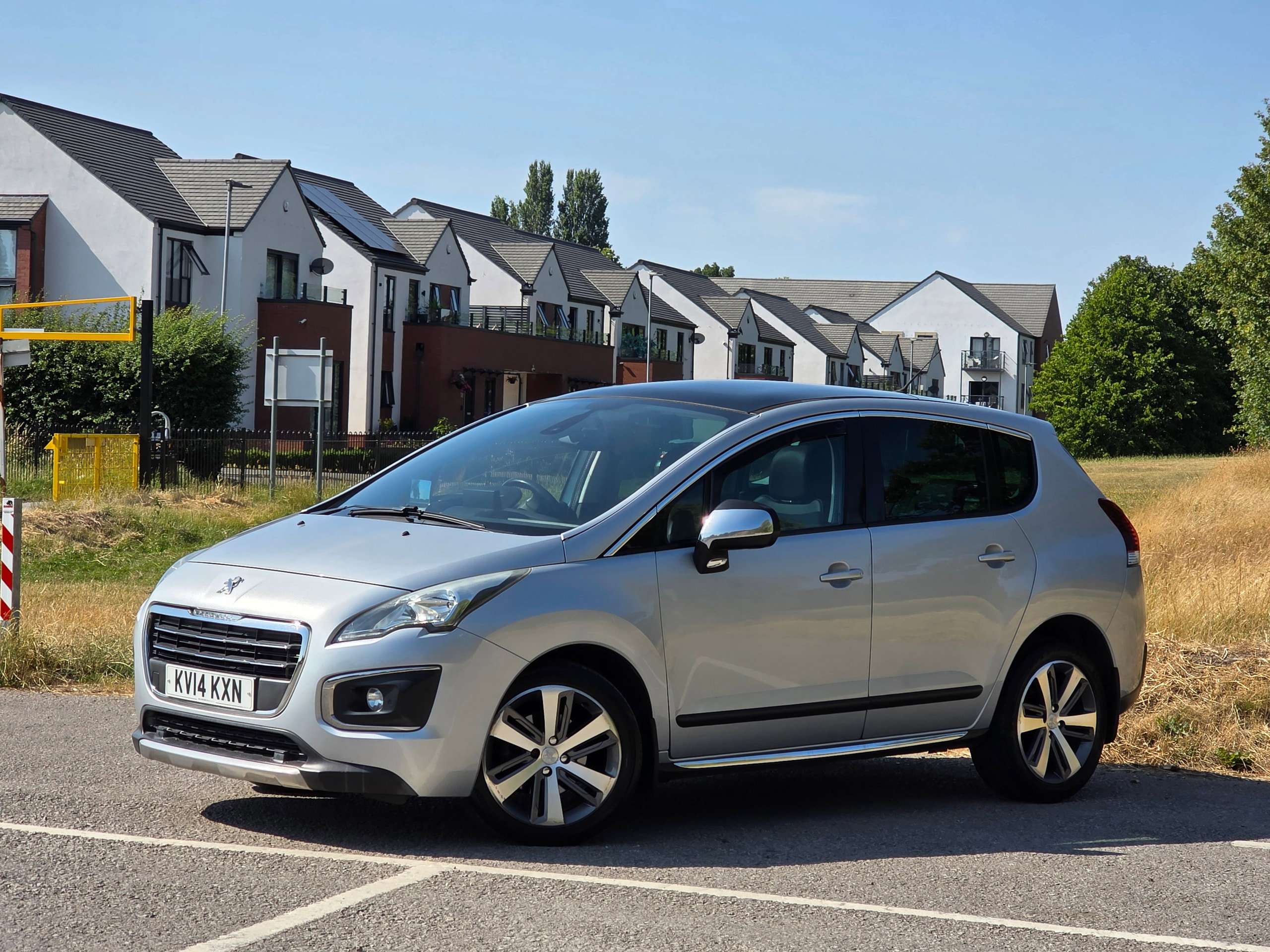 A 2014 PEUGEOT 3008 2.0 HDi Allure SUV 5dr Diesel Auto Euro 5 (163 ps) A 2014 PEUGEOT 3008 2.0 HDi Allure SUV 5dr Diesel Auto Euro 5 (163 ps)